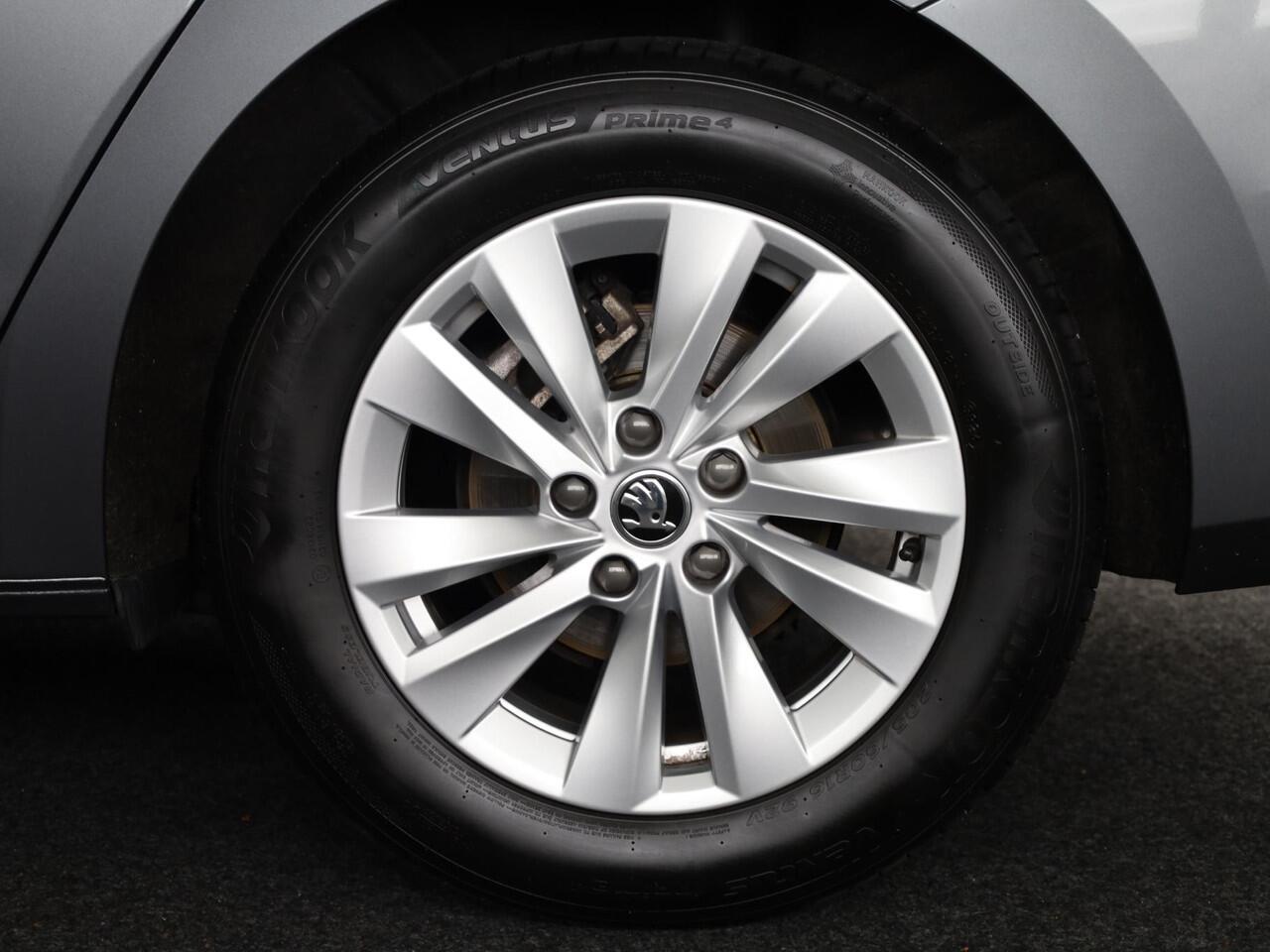 Skoda OCTAVIA Combi 1.5 TSI Edition 115 pk | Verlengde garantie | Navigatie via App | Parkeersensoren | Apple Carplay/Android Auto | LED koplampen | Stoelverwarming |