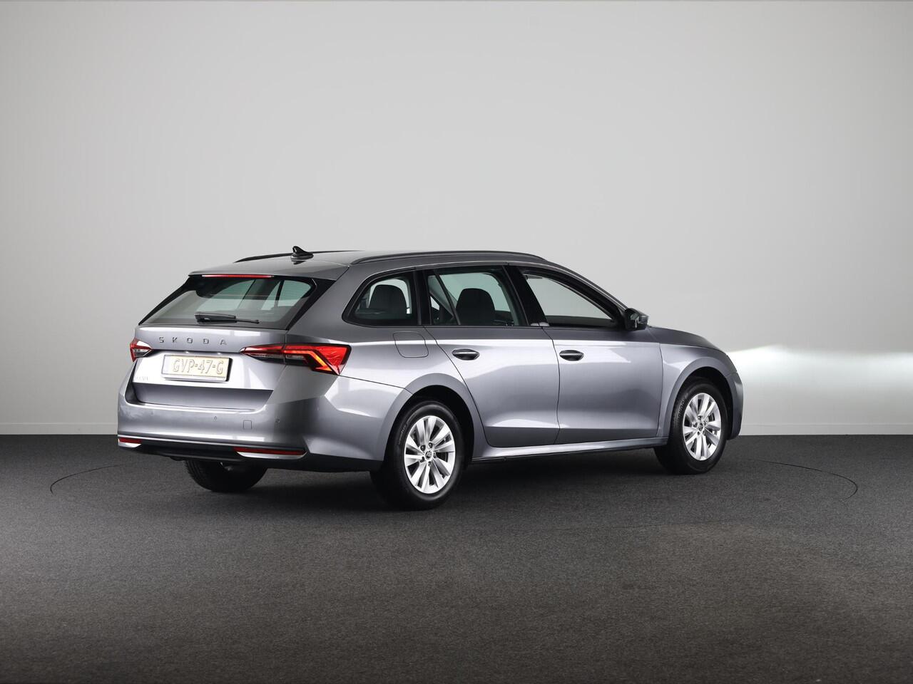 Skoda OCTAVIA Combi 1.5 TSI Edition 115 pk | Verlengde garantie | Navigatie via App | Parkeersensoren | Apple Carplay/Android Auto | LED koplampen | Stoelverwarming |