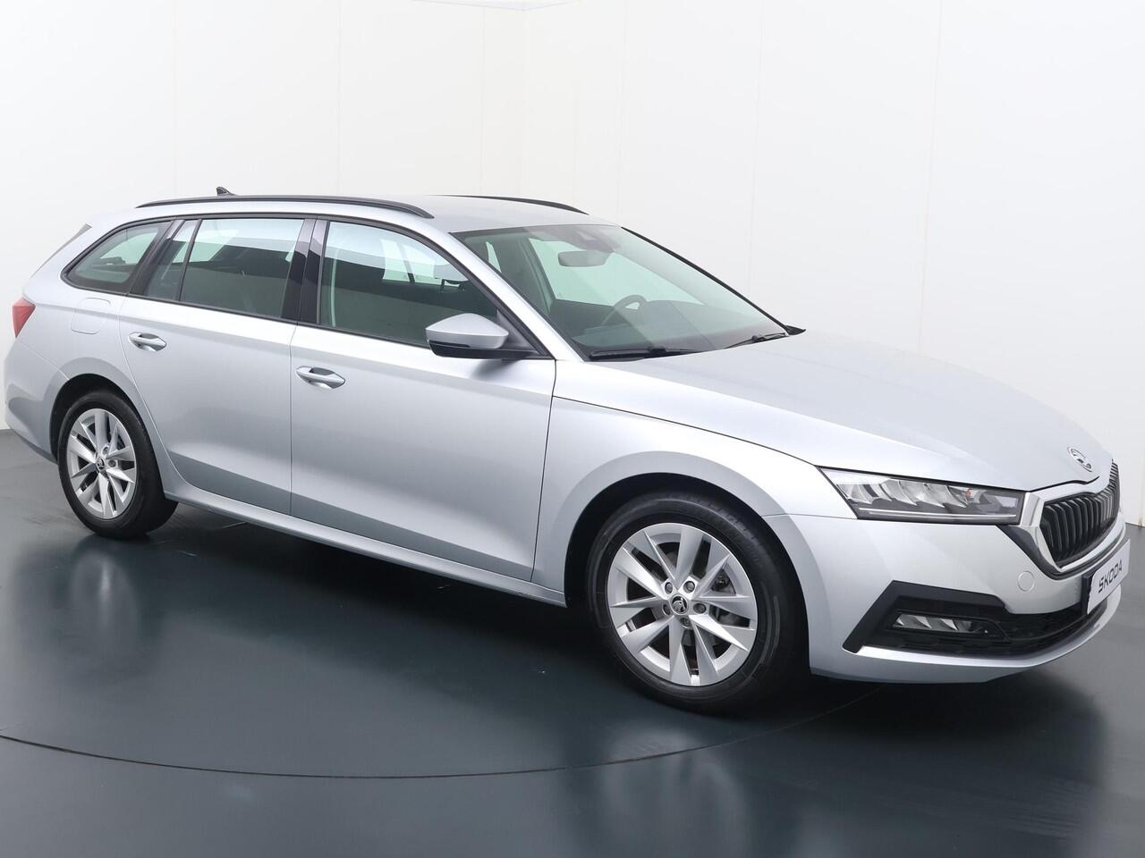 Skoda OCTAVIA Combi 1.0 e-TSI Business Edition | 110 PK | Automaat | Multifunctioneel stuurwiel | Cruisecontrol | Parkeersensoren |