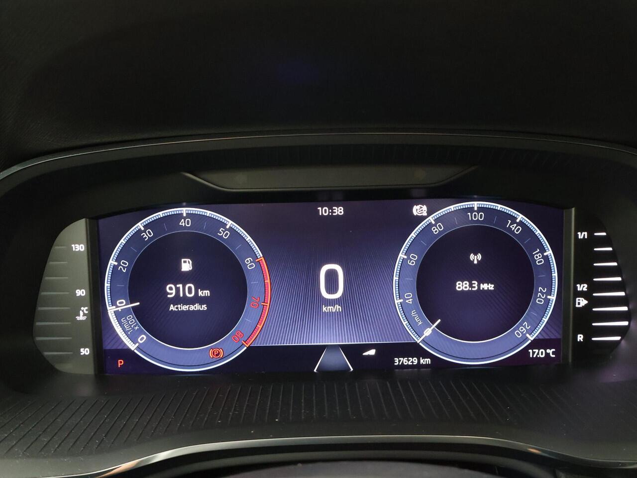 Skoda OCTAVIA Combi 1.0 e-TSI Business Edition | 110 PK | Automaat | Multifunctioneel stuurwiel | Cruisecontrol | Parkeersensoren |