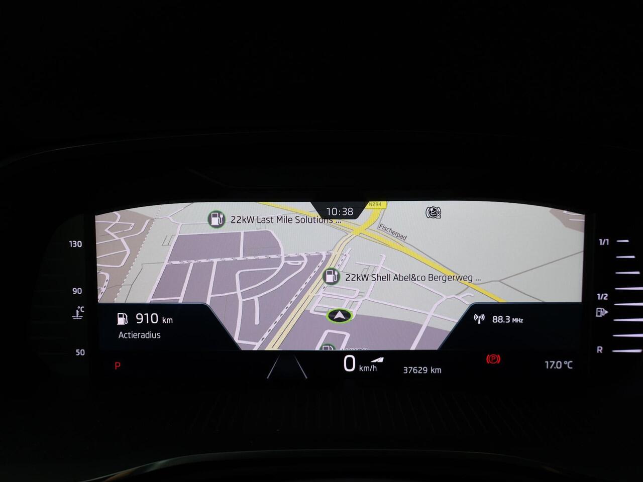 Skoda OCTAVIA Combi 1.0 e-TSI Business Edition | 110 PK | Automaat | Multifunctioneel stuurwiel | Cruisecontrol | Parkeersensoren |