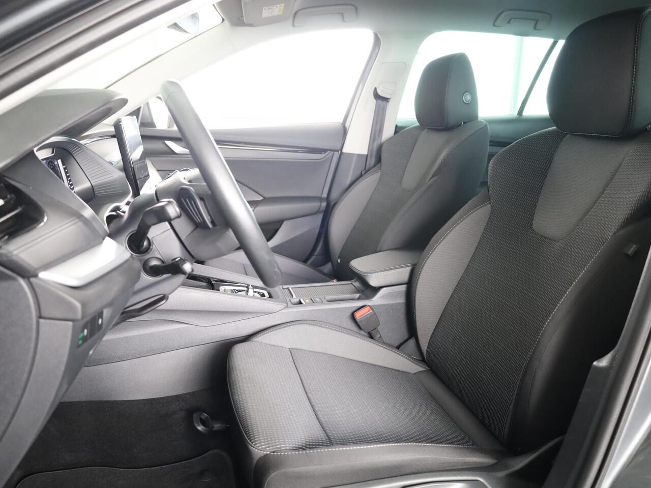 Skoda OCTAVIA Combi 1.5 TSI MHEV Business Edition 115 pk Automaat (DSG) | Verlengde garantie | Navigatie | Parkeersensoren | Achteruitrijcamera | LED koplampen | Stoelverwarming |