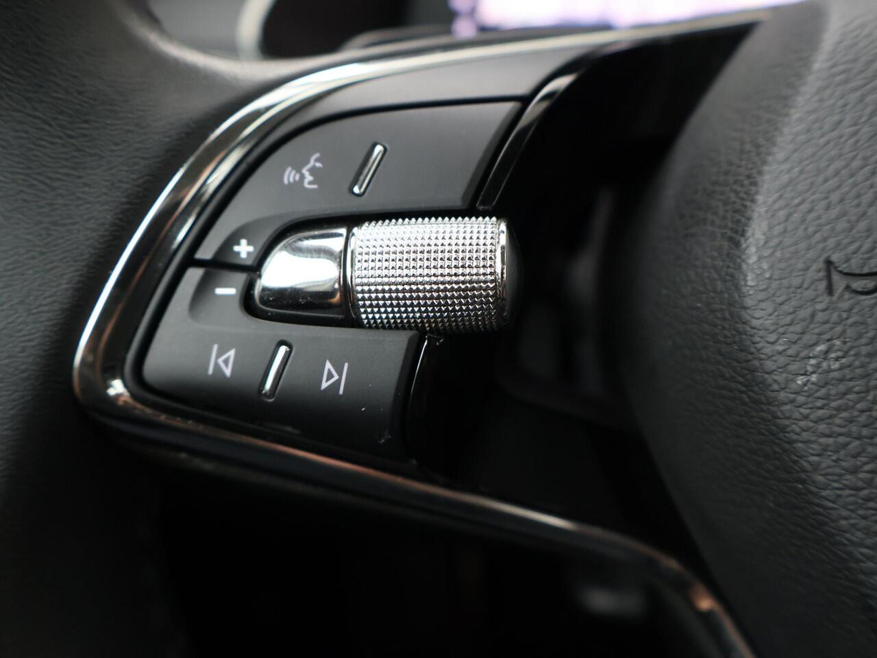 Skoda OCTAVIA Combi 1.0 e-TSI Ambition | 110 PK | Automaat | Trekhaak wegklapbaar | Navigatiesysteem |