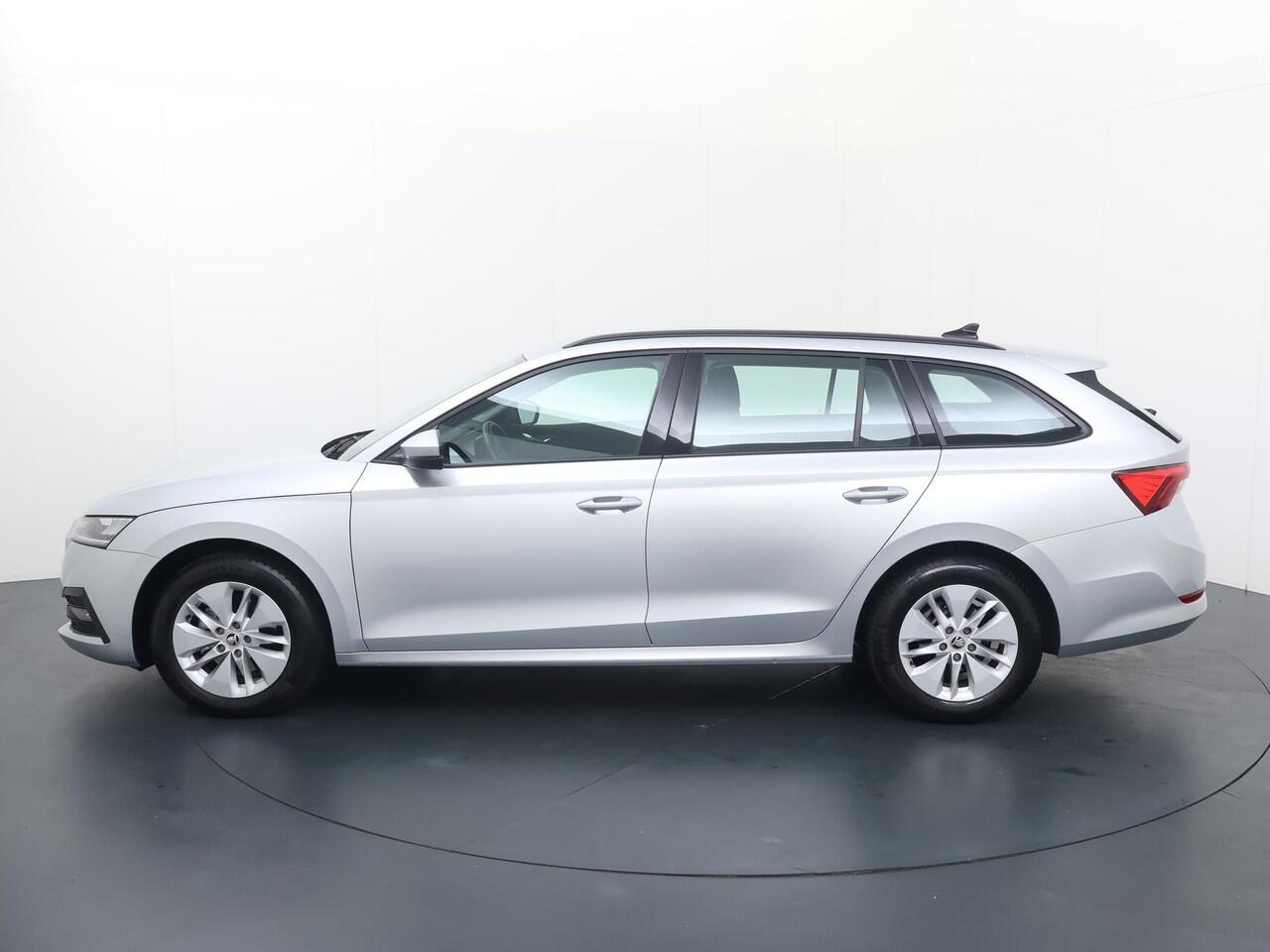 Skoda OCTAVIA Combi 1.0 e-TSI Ambition | 110 PK | Automaat | Trekhaak wegklapbaar | Navigatiesysteem |