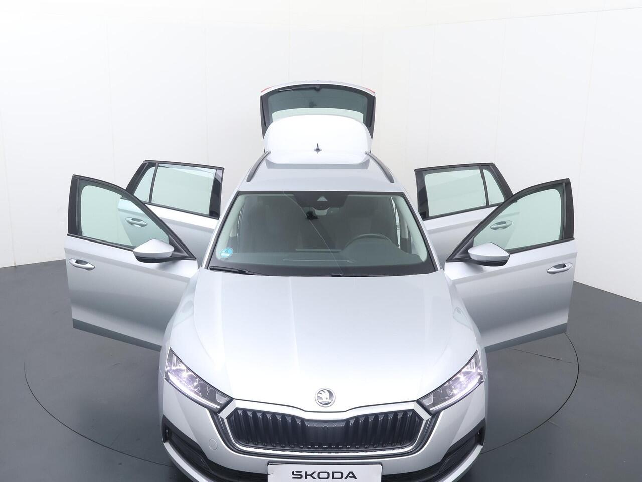 Skoda OCTAVIA Combi 1.0 e-TSI Ambition | 110 PK | Automaat | Trekhaak wegklapbaar | Navigatiesysteem |