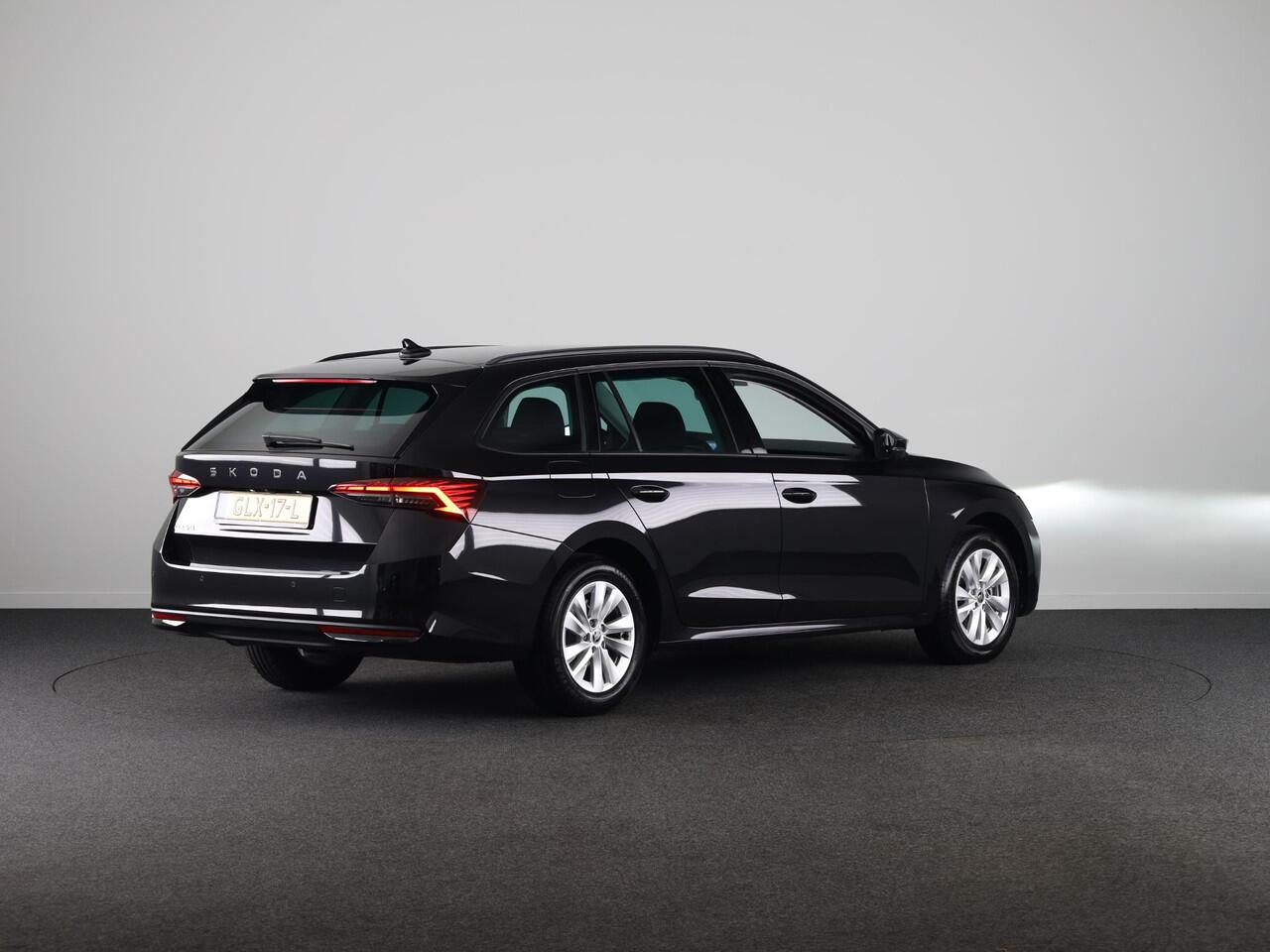 Skoda OCTAVIA Combi 1.5 TSI MHEV Business Edition 115pk DSG | Facelift | Verlengde Garantie | Trekhaak wegklapbaar | Carplay | Achteruitrijcamera | Elek inklapbare buitenspiegels | Elek bedienbare achterklep |