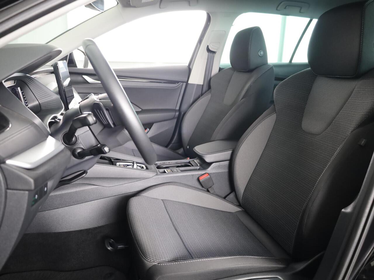 Skoda OCTAVIA Combi 1.5 TSI MHEV Business Edition 115pk DSG | Facelift | Verlengde Garantie | Trekhaak wegklapbaar | Carplay | Achteruitrijcamera | Elek inklapbare buitenspiegels | Elek bedienbare achterklep |