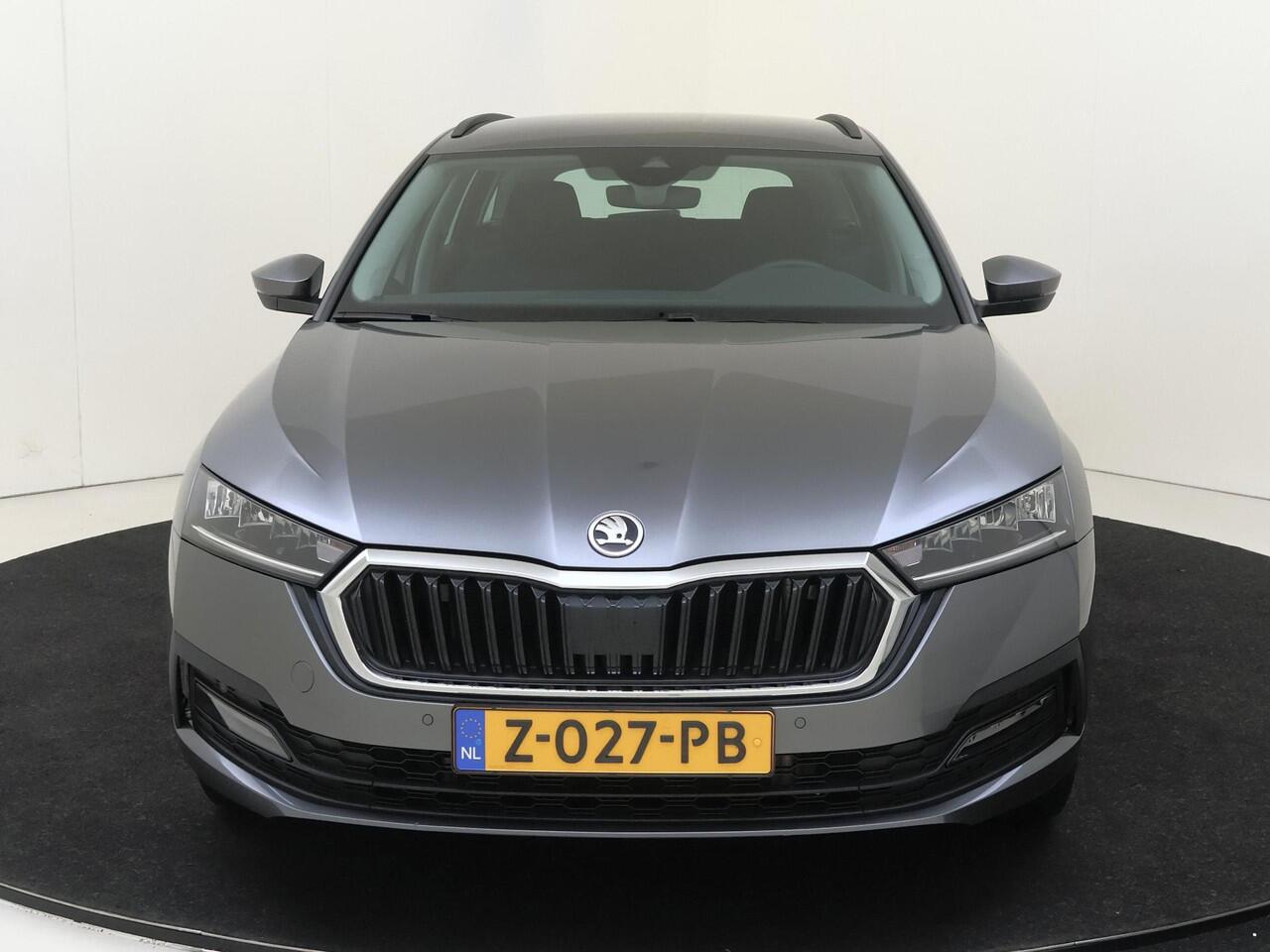 Skoda OCTAVIA Combi 1.4 TSI iV PHEV Business Edition | Trekhaak | Keyless | Navigatie | Elektrische achterklep | CarPlay | Parkeersensoren | Cruise control |