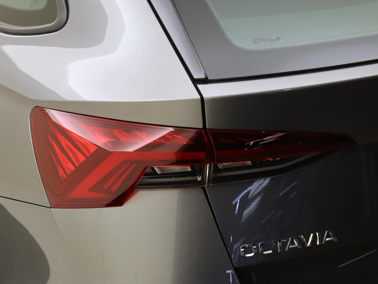 Skoda OCTAVIA Combi 1.4 TSI iV PHEV Business Edition | Trekhaak | Keyless | Navigatie | Elektrische achterklep | CarPlay | Parkeersensoren | Cruise control |