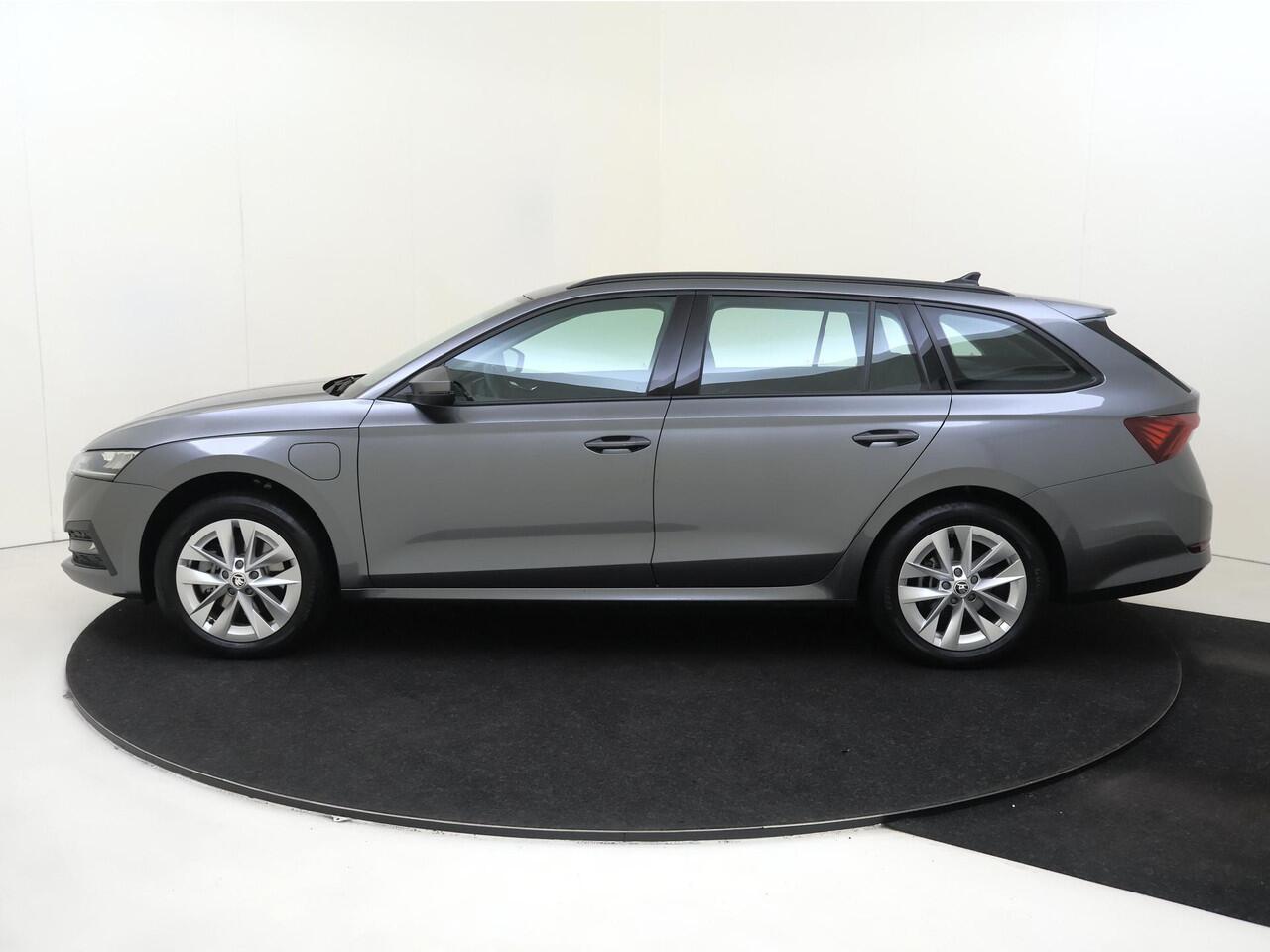 Skoda OCTAVIA Combi 1.4 TSI iV PHEV Business Edition | Trekhaak | Keyless | Navigatie | Elektrische achterklep | CarPlay | Parkeersensoren | Cruise control |