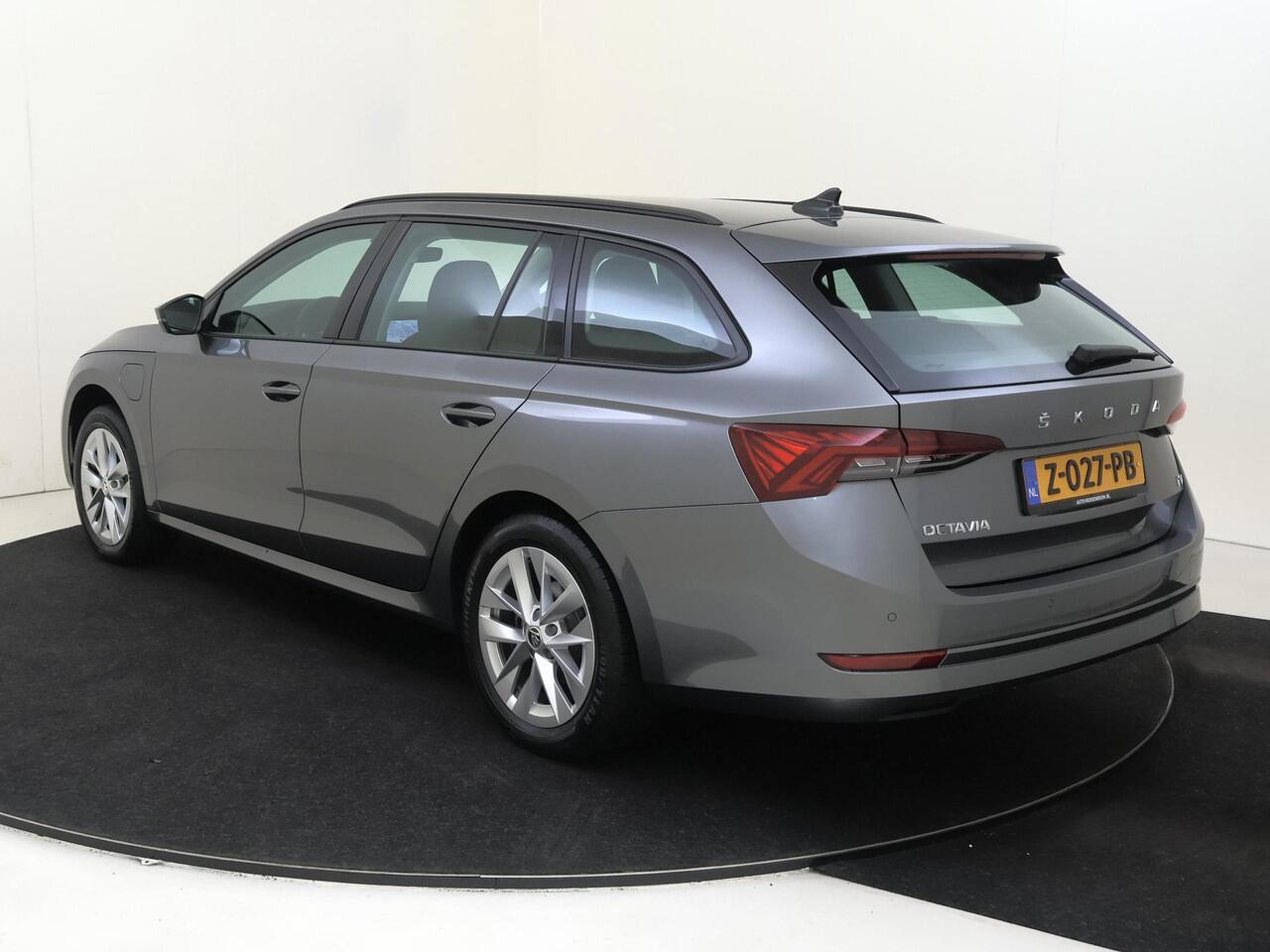 Skoda OCTAVIA Combi 1.4 TSI iV PHEV Business Edition | Trekhaak | Keyless | Navigatie | Elektrische achterklep | CarPlay | Parkeersensoren | Cruise control |