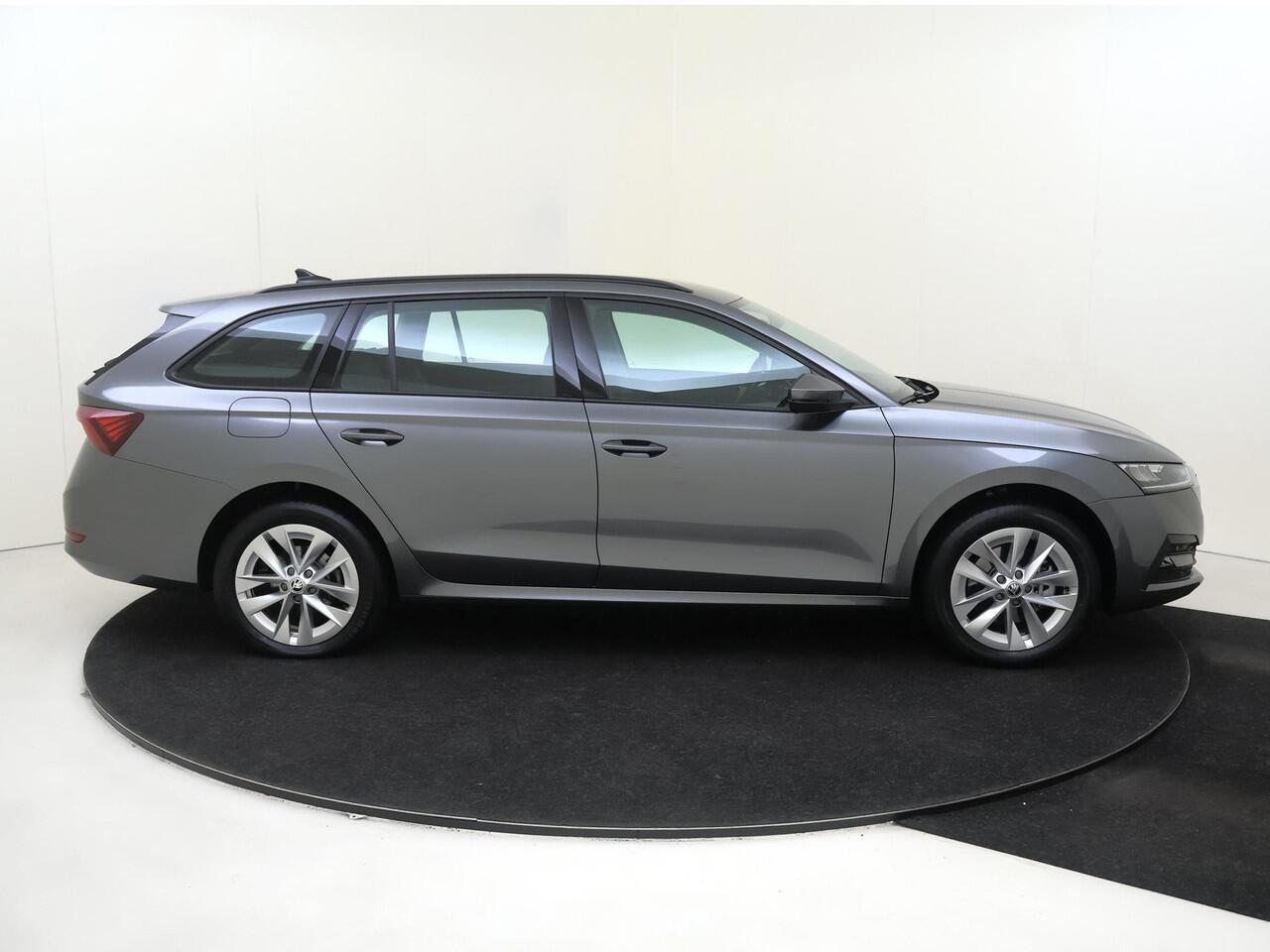 Skoda OCTAVIA Combi 1.4 TSI iV PHEV Business Edition | Trekhaak | Keyless | Navigatie | Elektrische achterklep | CarPlay | Parkeersensoren | Cruise control |
