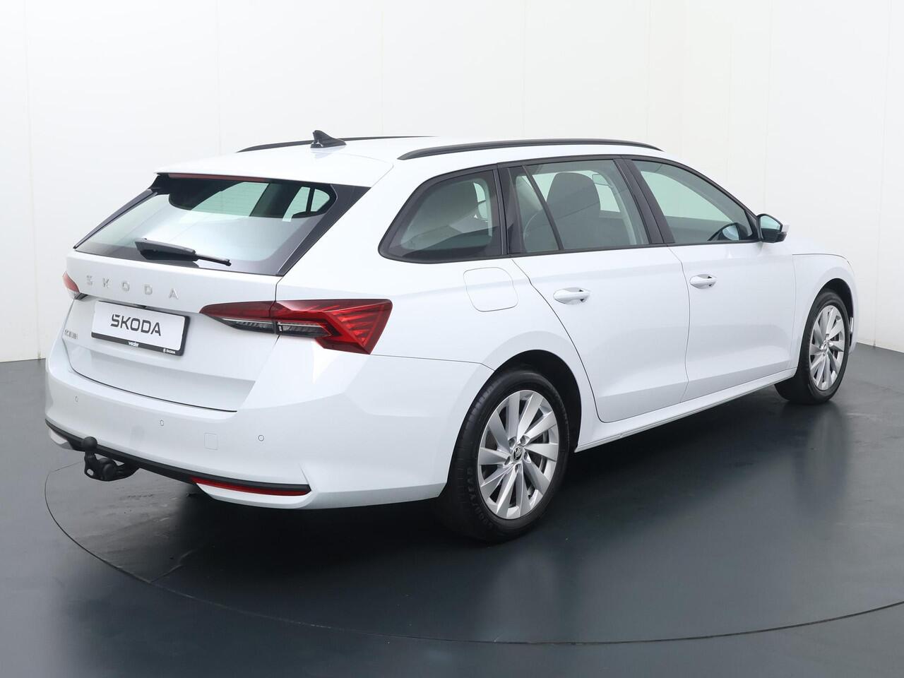 Skoda OCTAVIA Combi 1.5 TSI MHEV Business Edition | 115 PK | Automaat | Trekhaak | Achteruitrij camera | Multifunctioneel stuurwiel |