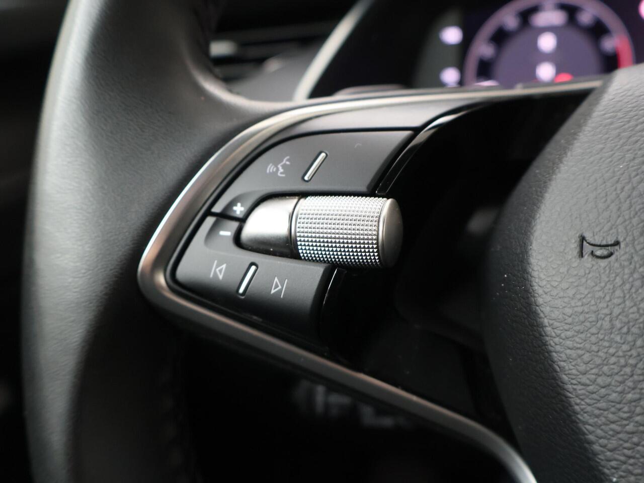 Skoda OCTAVIA Combi 1.5 TSI MHEV Business Edition | 115 PK | Automaat | Trekhaak | Achteruitrij camera | Multifunctioneel stuurwiel |