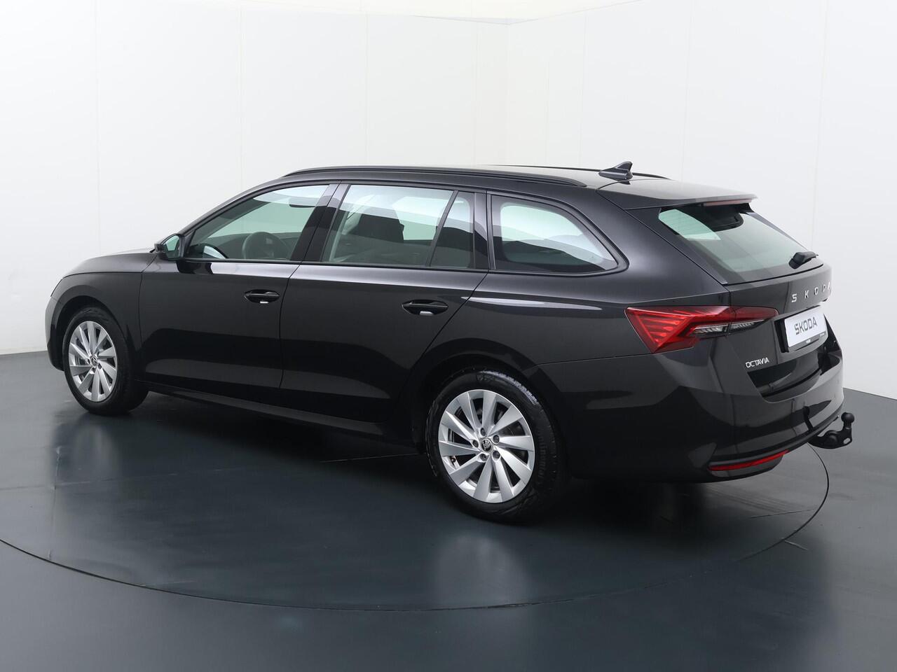 Skoda OCTAVIA Combi 1.5 TSI MHEV Business Edition | 115 PK | Automaat | Multifunctioneel stuurwiel | Adaptive Cruisecontrol | Achteruitrij camera |