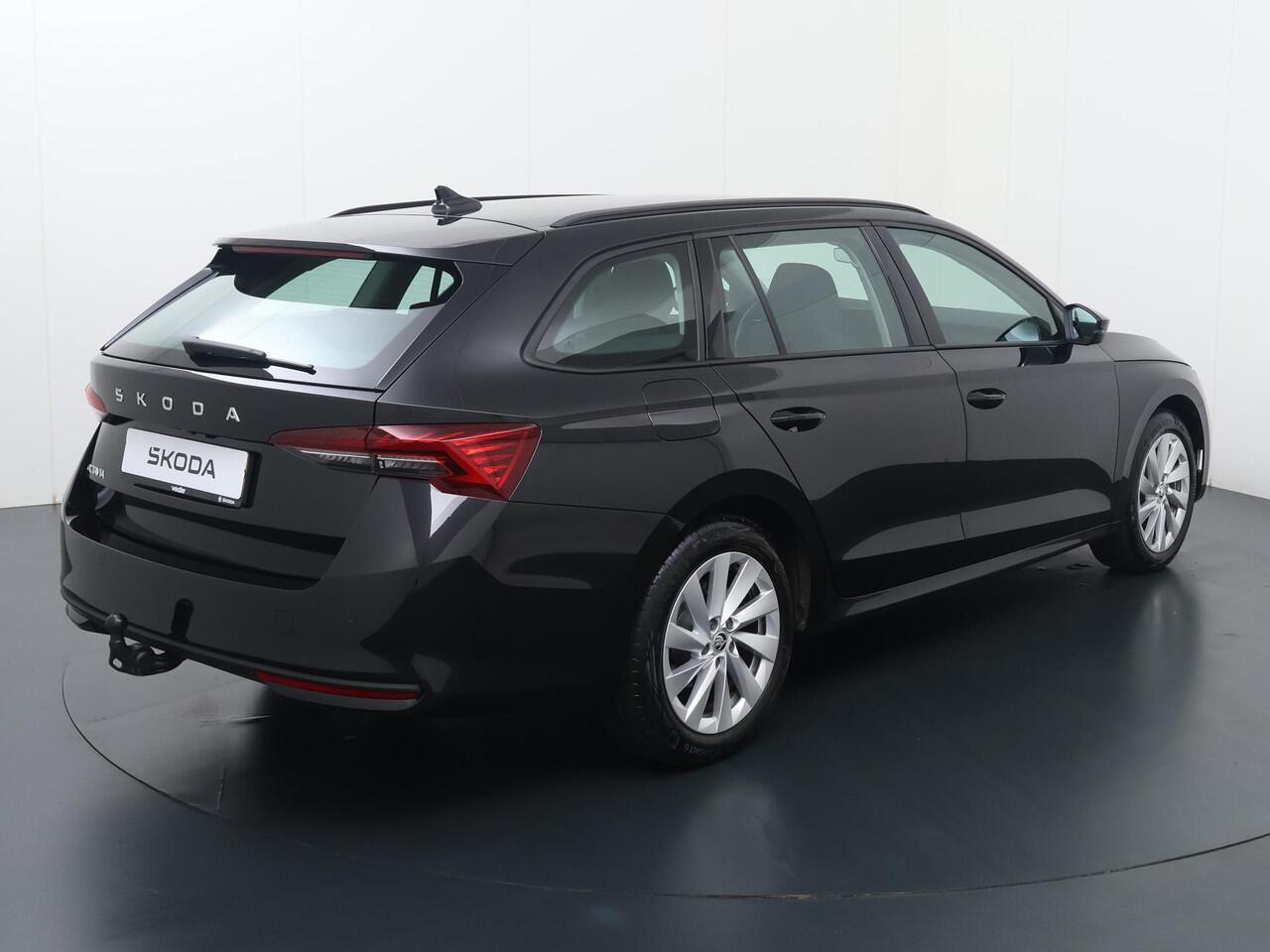 Skoda OCTAVIA Combi 1.5 TSI MHEV Business Edition | 115 PK | Automaat | Multifunctioneel stuurwiel | Adaptive Cruisecontrol | Achteruitrij camera |