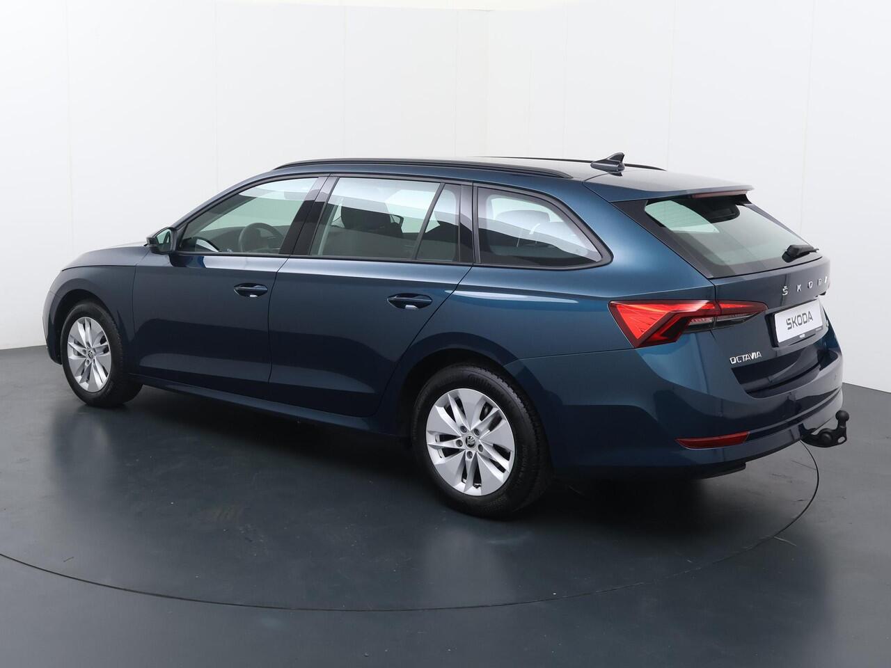 Skoda OCTAVIA Combi 1.0 e-TSI Ambition | 110 PK | Automaat | Trekhaak wegklapbaar | Navigatiesysteem |