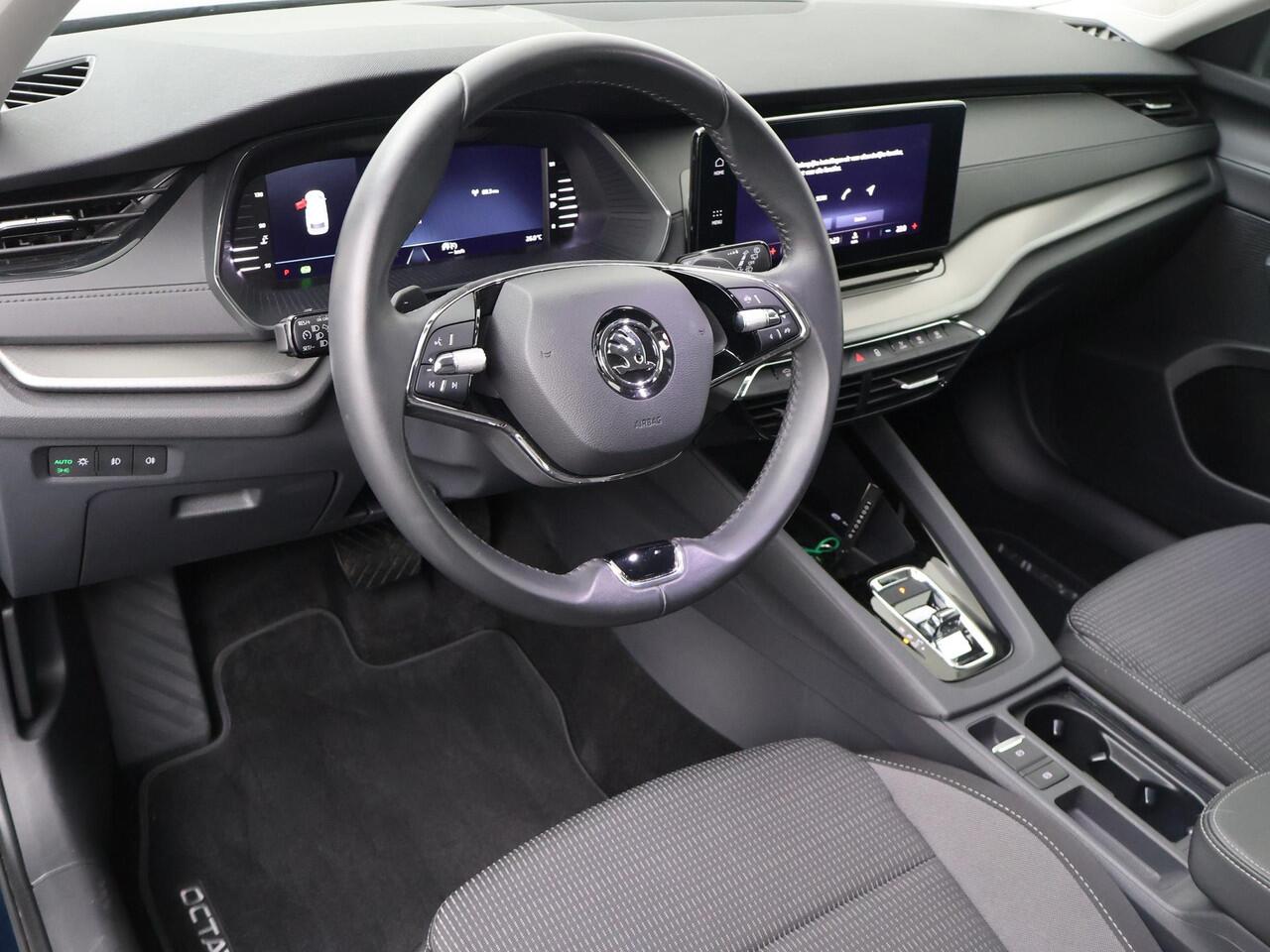 Skoda OCTAVIA Combi 1.0 e-TSI Ambition | 110 PK | Automaat | Trekhaak wegklapbaar | Navigatiesysteem |