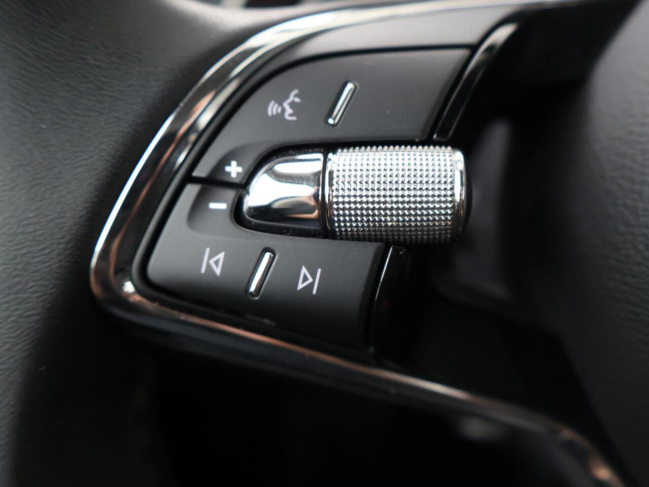 Skoda OCTAVIA Combi 1.0 e-TSI Ambition | 110 PK | Automaat | Trekhaak wegklapbaar | Navigatiesysteem |