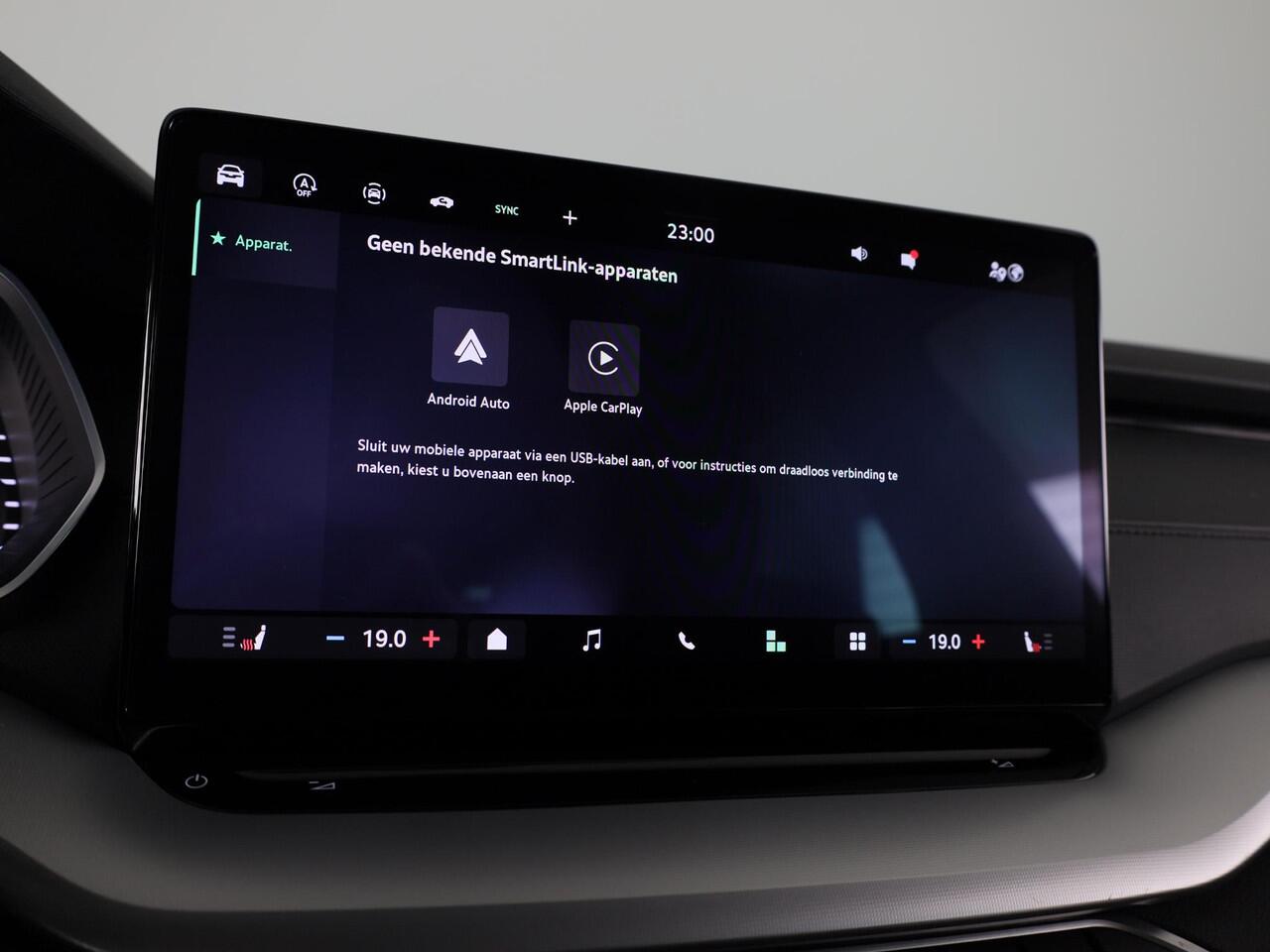 Skoda OCTAVIA Combi 1.5 TSI MHEV Business Edition 115 pk DSG | Verlengde garantie | Navigatie | Trekhaak (wegklapbaar) | Parkeersensoren | Achteruitrijcamera | Stoelverwarming |