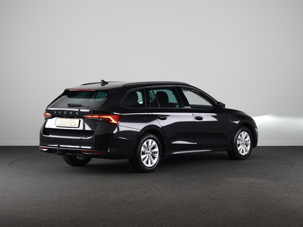 Skoda OCTAVIA Combi 1.5 TSI MHEV Business Edition 115 pk DSG | Verlengde garantie | Navigatie | Trekhaak (wegklapbaar) | Parkeersensoren | Achteruitrijcamera | Stoelverwarming |