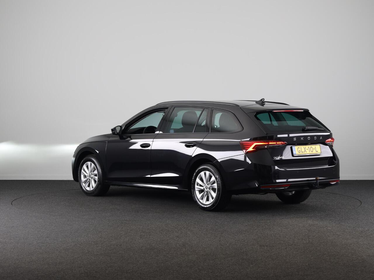 Skoda OCTAVIA Combi 1.5 TSI MHEV Business Edition 115 pk DSG | Verlengde garantie | Navigatie | Trekhaak (wegklapbaar) | Parkeersensoren | Achteruitrijcamera | Stoelverwarming |