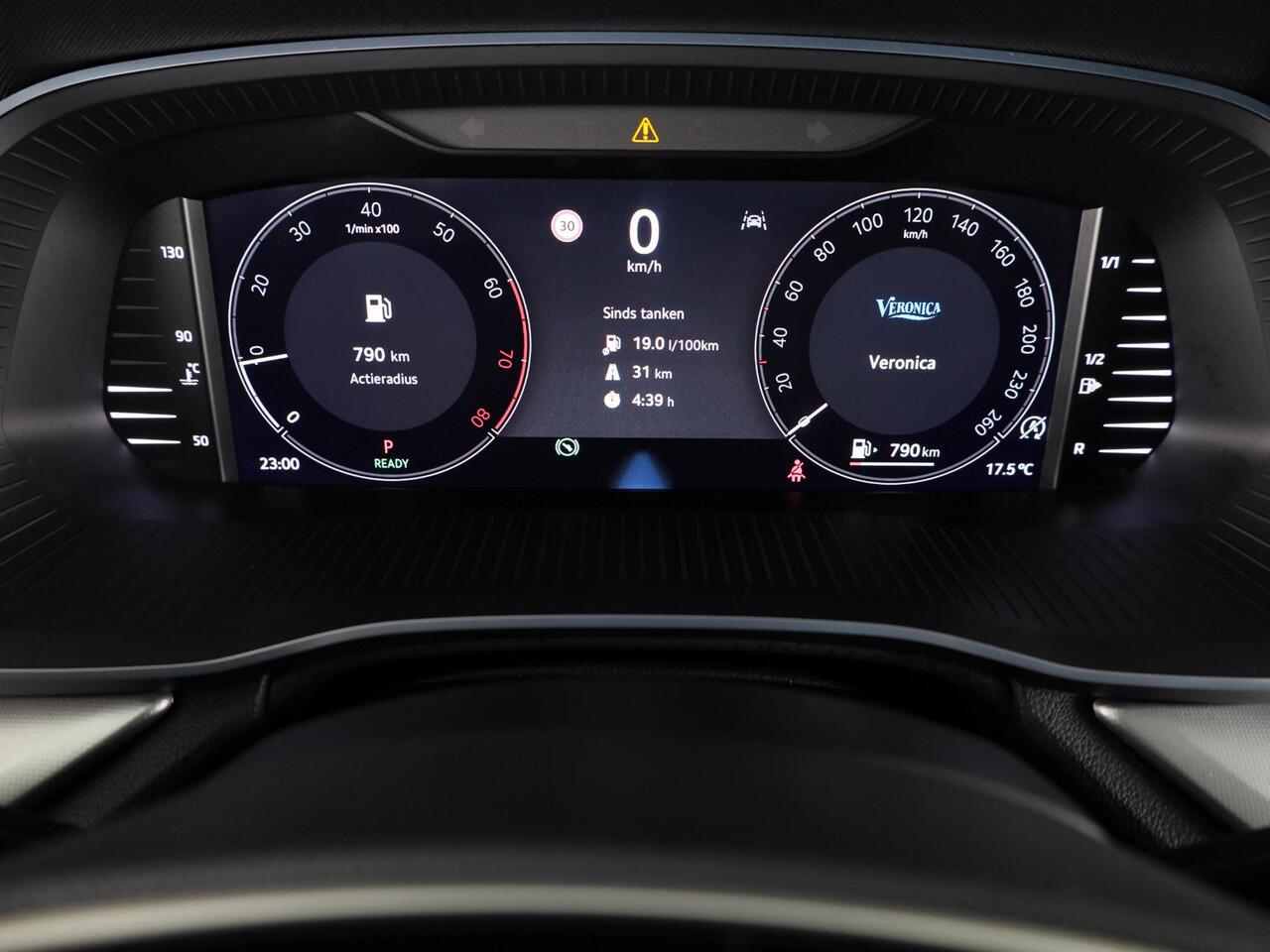 Skoda OCTAVIA Combi 1.5 TSI MHEV Business Edition 115 pk DSG | Verlengde garantie | Navigatie | Trekhaak (wegklapbaar) | Parkeersensoren | Achteruitrijcamera | Stoelverwarming |