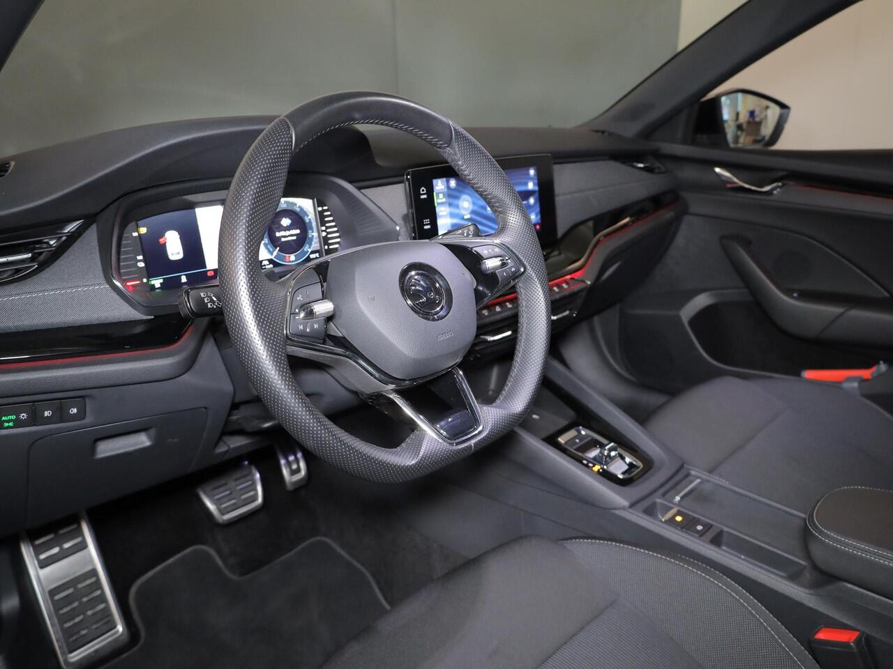 Skoda OCTAVIA Combi 1.4 TSI iV PHEV Sportline Business 204 pk Automaat (DSG) | Verlengde garantie | Navigatie | Parkeersensoren | Adaptieve cruise control | Stoelverwarming |