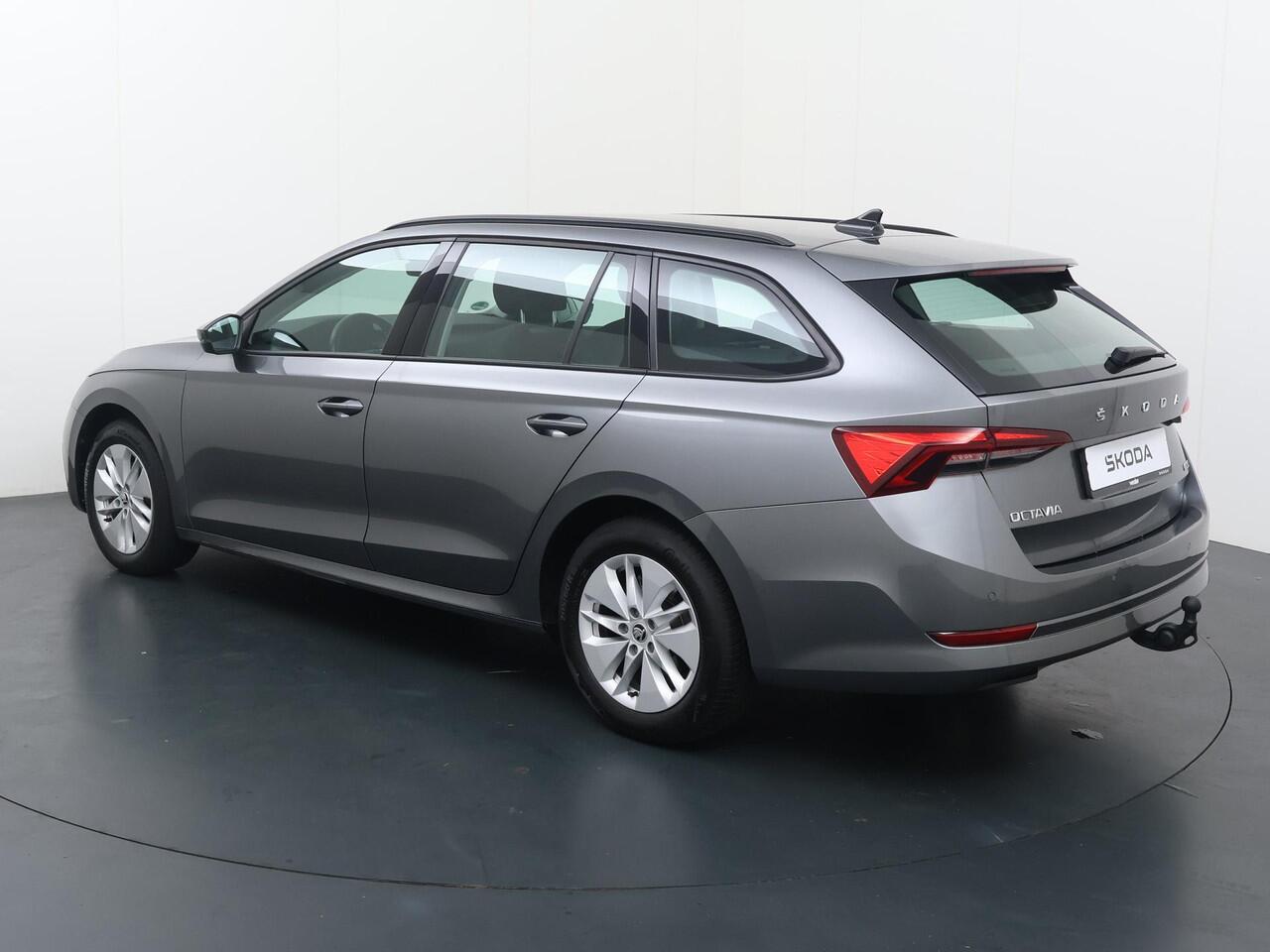 Skoda OCTAVIA Combi 1.0 e-TSI Ambition | 110 PK | Automaat | Trekhaak wegklapbaar | Navigatiesysteem |