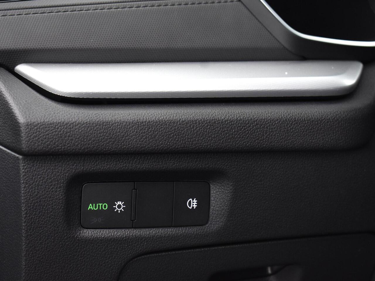 Skoda OCTAVIA Combi 1.5 TSI 115pk DSG MHEV Business Edition Plus · Camera · Inklap. Trekhaak · Keyless · Elek. Achterklep · Apple/Android Car Play · ACC · Garantie t/m 29-09-2028 of 100.000km