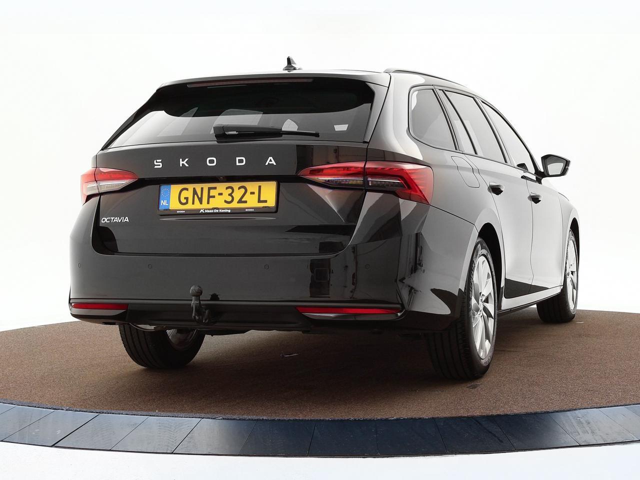 Skoda OCTAVIA Combi 1.5 TSI 115pk DSG MHEV Business Edition Plus · Camera · Inklap. Trekhaak · Keyless · Elek. Achterklep · Apple/Android Car Play · ACC · Garantie t/m 29-09-2028 of 100.000km