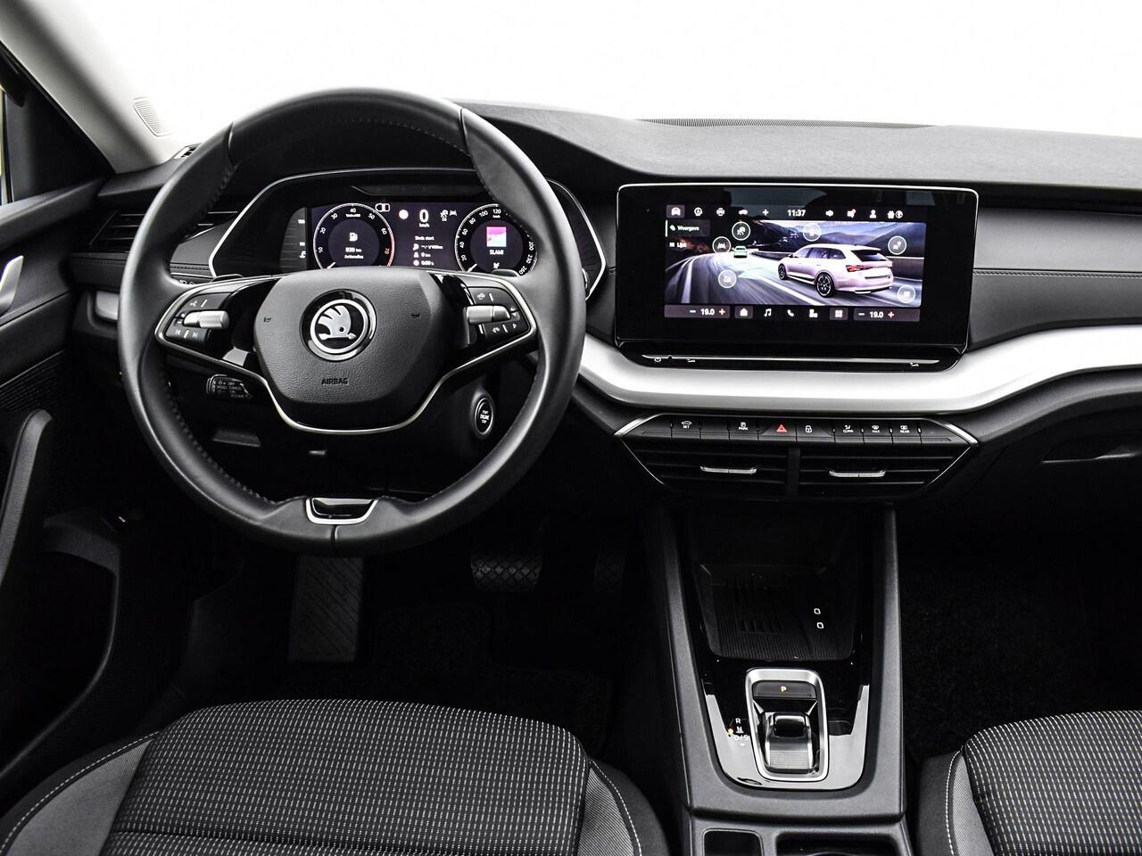 Skoda OCTAVIA Combi 1.5 TSI 115pk DSG MHEV Business Edition Plus · Camera · Inklap. Trekhaak · Keyless · Elek. Achterklep · Apple/Android Car Play · ACC · Garantie t/m 29-09-2028 of 100.000km