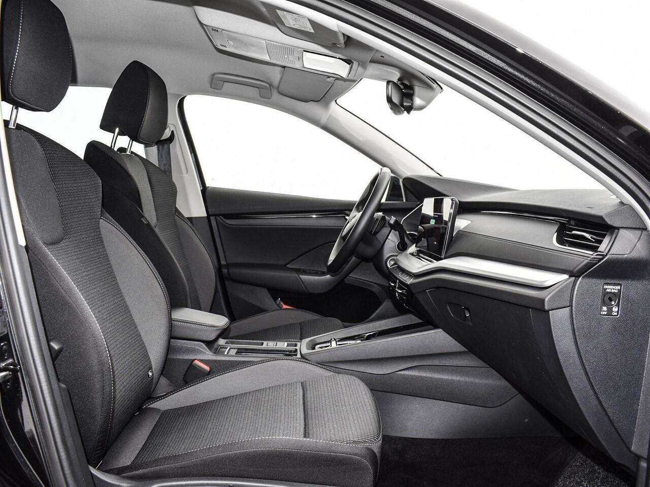 Skoda OCTAVIA Combi 1.5 TSI 115pk DSG MHEV Business Edition Plus · Camera · Inklap. Trekhaak · Keyless · Elek. Achterklep · Apple/Android Car Play · ACC · Garantie t/m 29-09-2028 of 100.000km