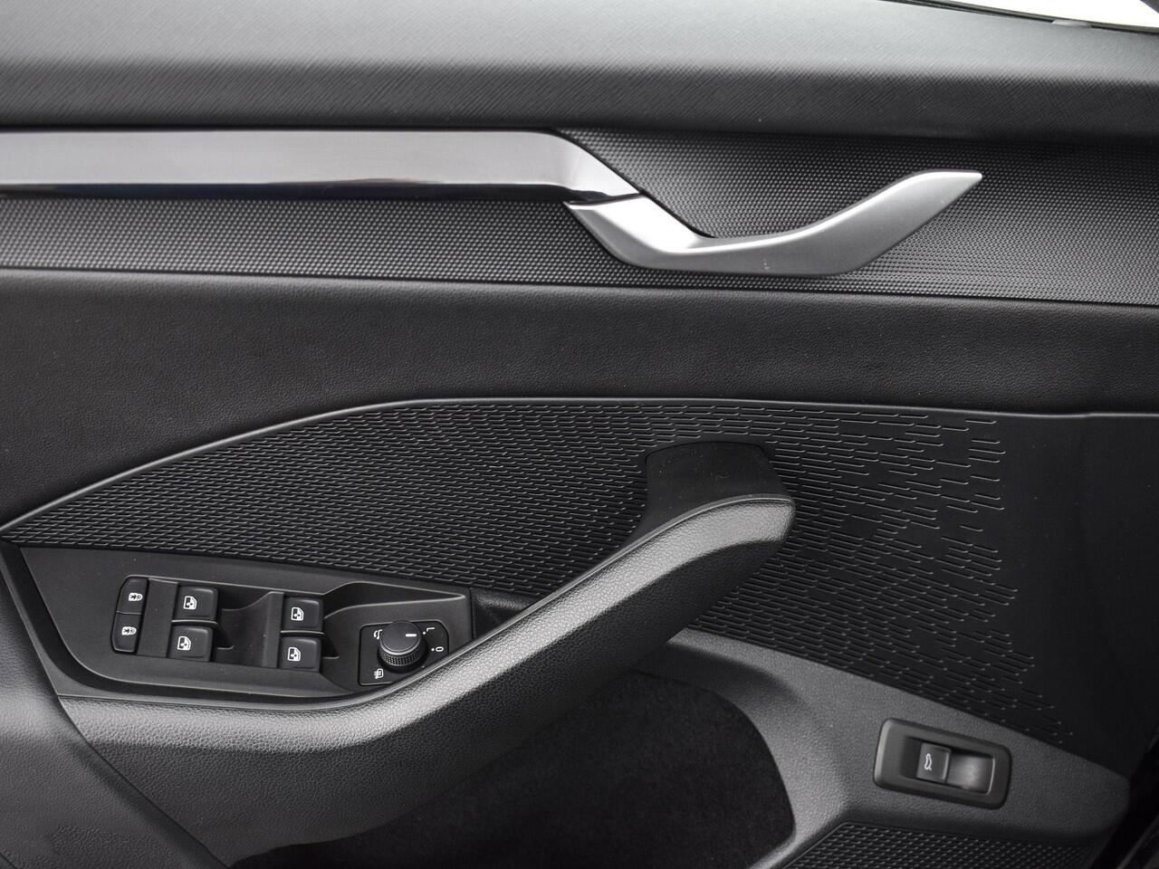 Skoda OCTAVIA Combi 1.5 TSI 115pk DSG MHEV Business Edition Plus · Camera · Inklap. Trekhaak · Keyless · Elek. Achterklep · Apple/Android Car Play · ACC · Garantie t/m 29-09-2028 of 100.000km