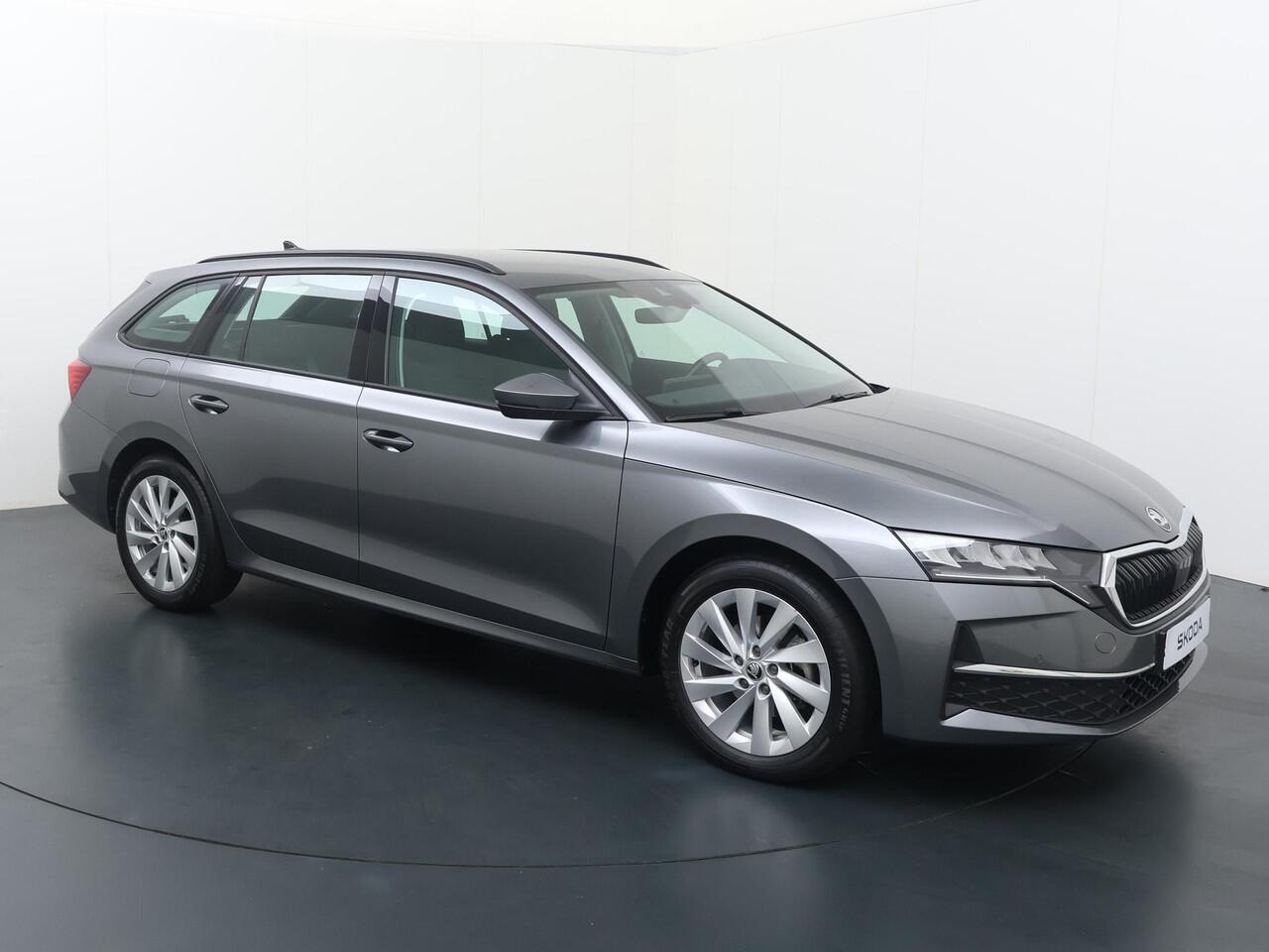 Skoda OCTAVIA Combi 1.5 TSI MHEV Business Edition | 115 PK | Automaat | Multifunctioneel stuurwiel | Adaptive Cruisecontrol | Achteruitrij camera | Trekhaak |
