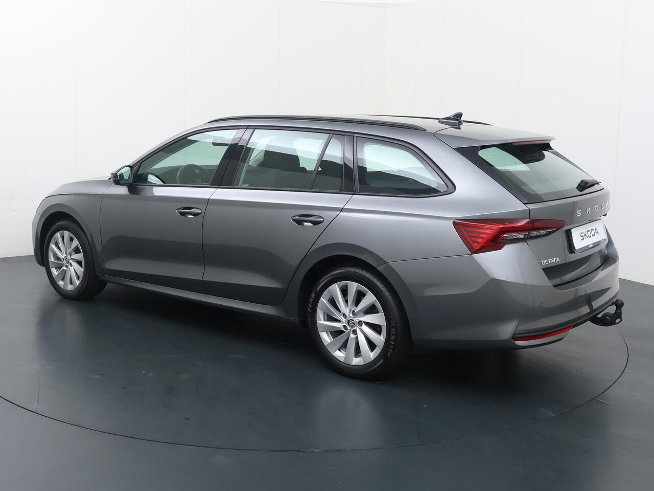 Skoda OCTAVIA Combi 1.5 TSI MHEV Business Edition | 115 PK | Automaat | Multifunctioneel stuurwiel | Adaptive Cruisecontrol | Achteruitrij camera | Trekhaak |