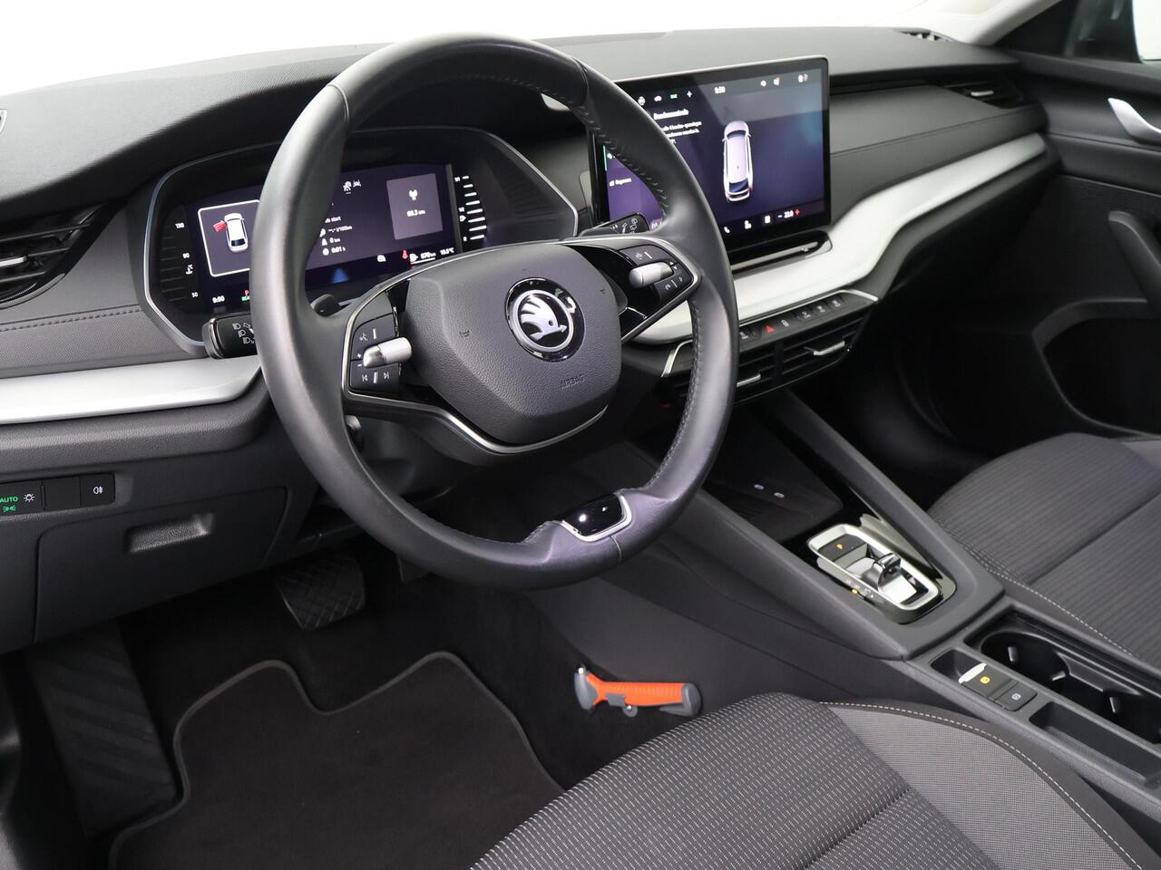 Skoda OCTAVIA Combi 1.5 TSI MHEV Business Edition | 115 PK | Automaat | Multifunctioneel stuurwiel | Adaptive Cruisecontrol | Achteruitrij camera | Trekhaak |