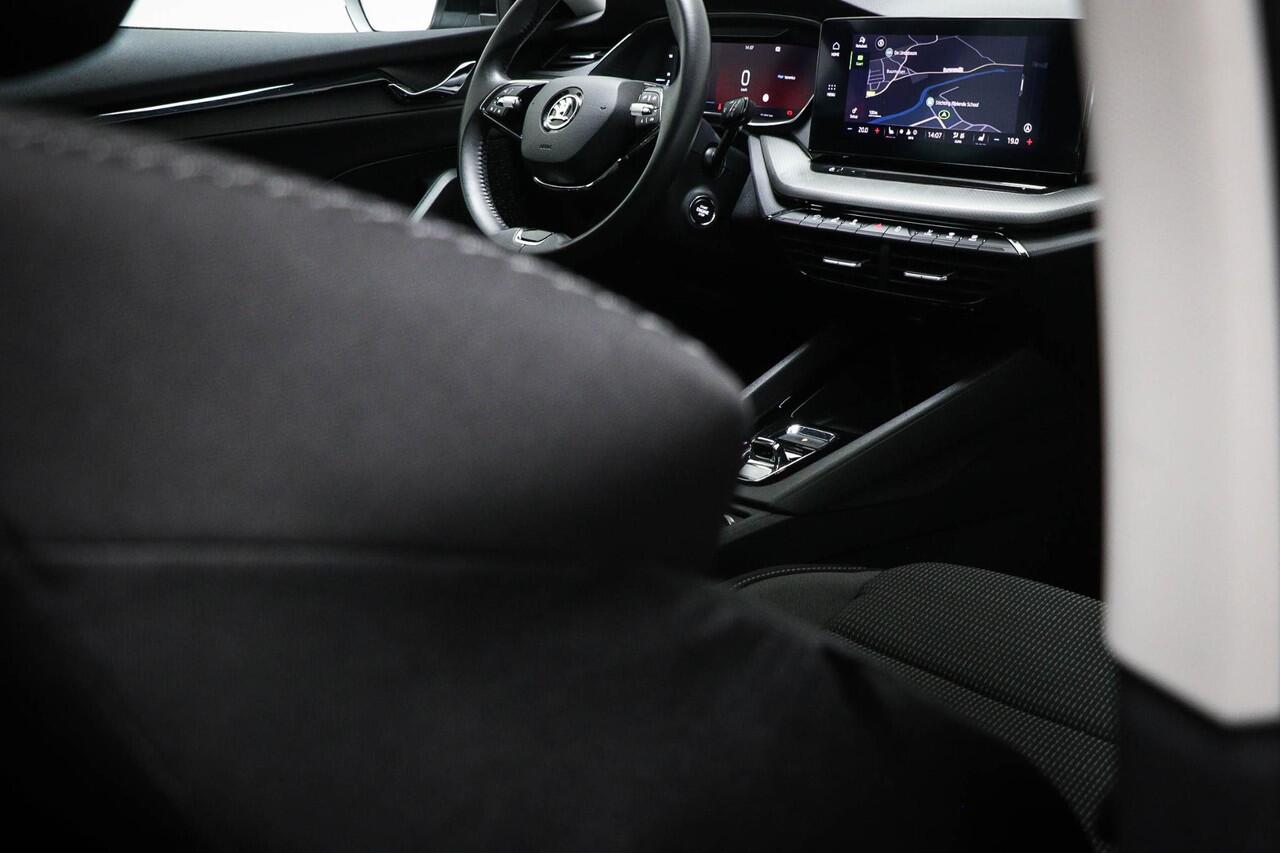 Skoda OCTAVIA Combi 1.0 e-TSI Business Edition | TRAVEL PACK | STOELVERWARMING | DAB | APPLE | TREKHAAK | 17"