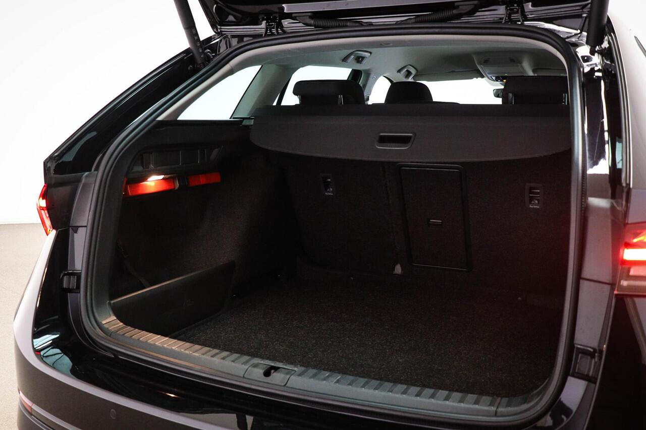 Skoda OCTAVIA Combi 1.0 e-TSI Business Edition | TRAVEL PACK | STOELVERWARMING | DAB | APPLE | TREKHAAK | 17"