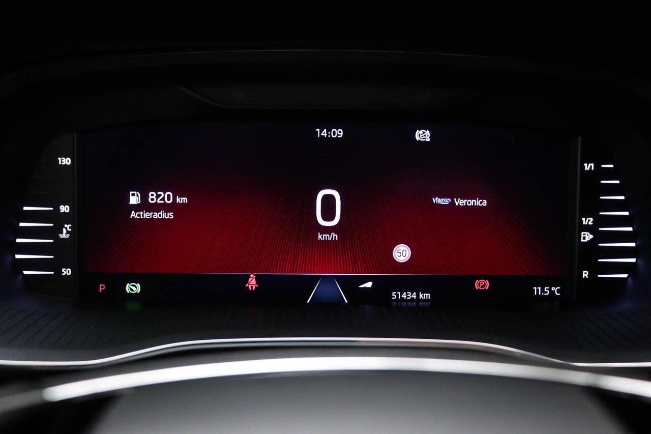 Skoda OCTAVIA Combi 1.0 e-TSI Business Edition | TRAVEL PACK | STOELVERWARMING | DAB | APPLE | TREKHAAK | 17"