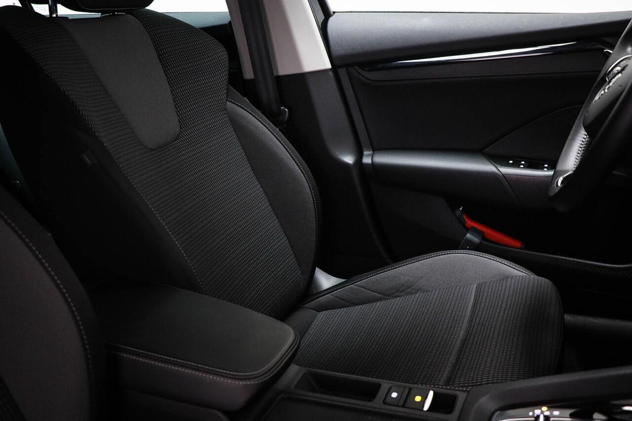 Skoda OCTAVIA Combi 1.0 e-TSI Business Edition | TRAVEL PACK | STOELVERWARMING | DAB | APPLE | TREKHAAK | 17"