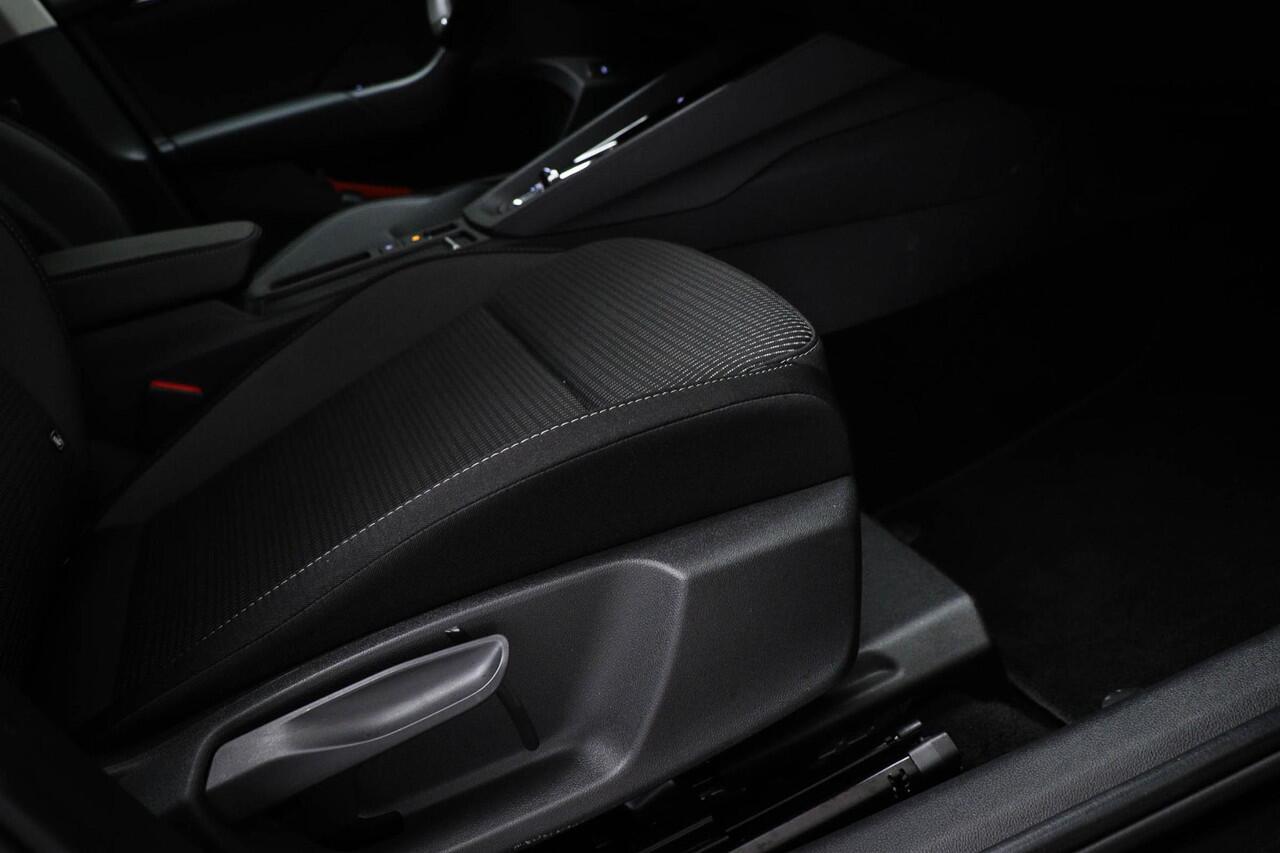 Skoda OCTAVIA Combi 1.0 e-TSI Business Edition | TRAVEL PACK | STOELVERWARMING | DAB | APPLE | TREKHAAK | 17"