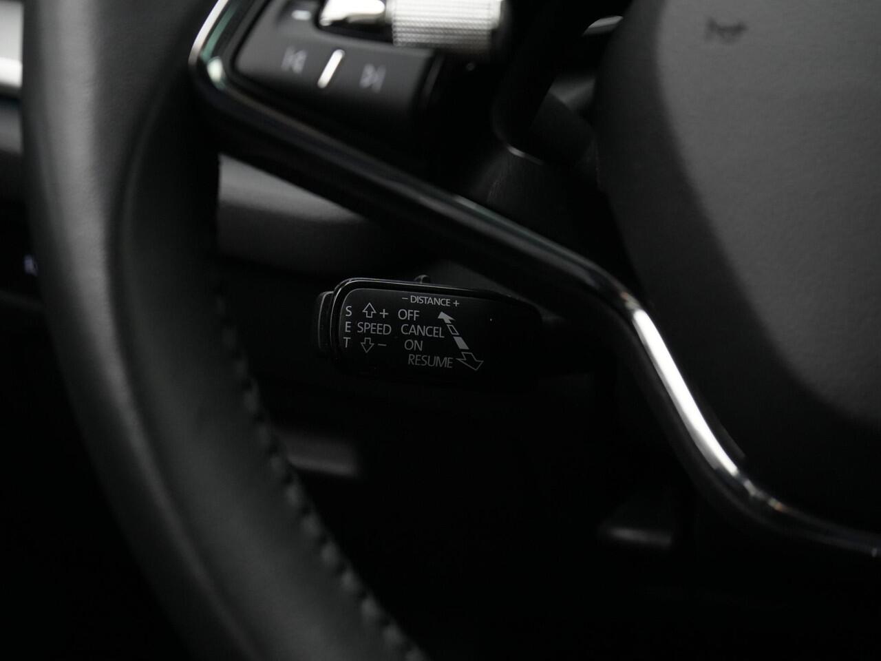 Skoda OCTAVIA Combi 1.0 e-TSI 110 pk DSG Business Edition | Trekhaak | Stoelverwarming | Navigatie | Parkeersensoren voor/achter