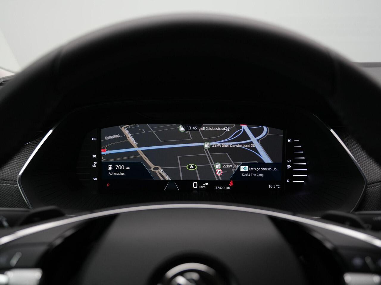 Skoda OCTAVIA Combi 1.0 e-TSI 110 pk DSG Business Edition | Trekhaak | Stoelverwarming | Navigatie | Parkeersensoren voor/achter