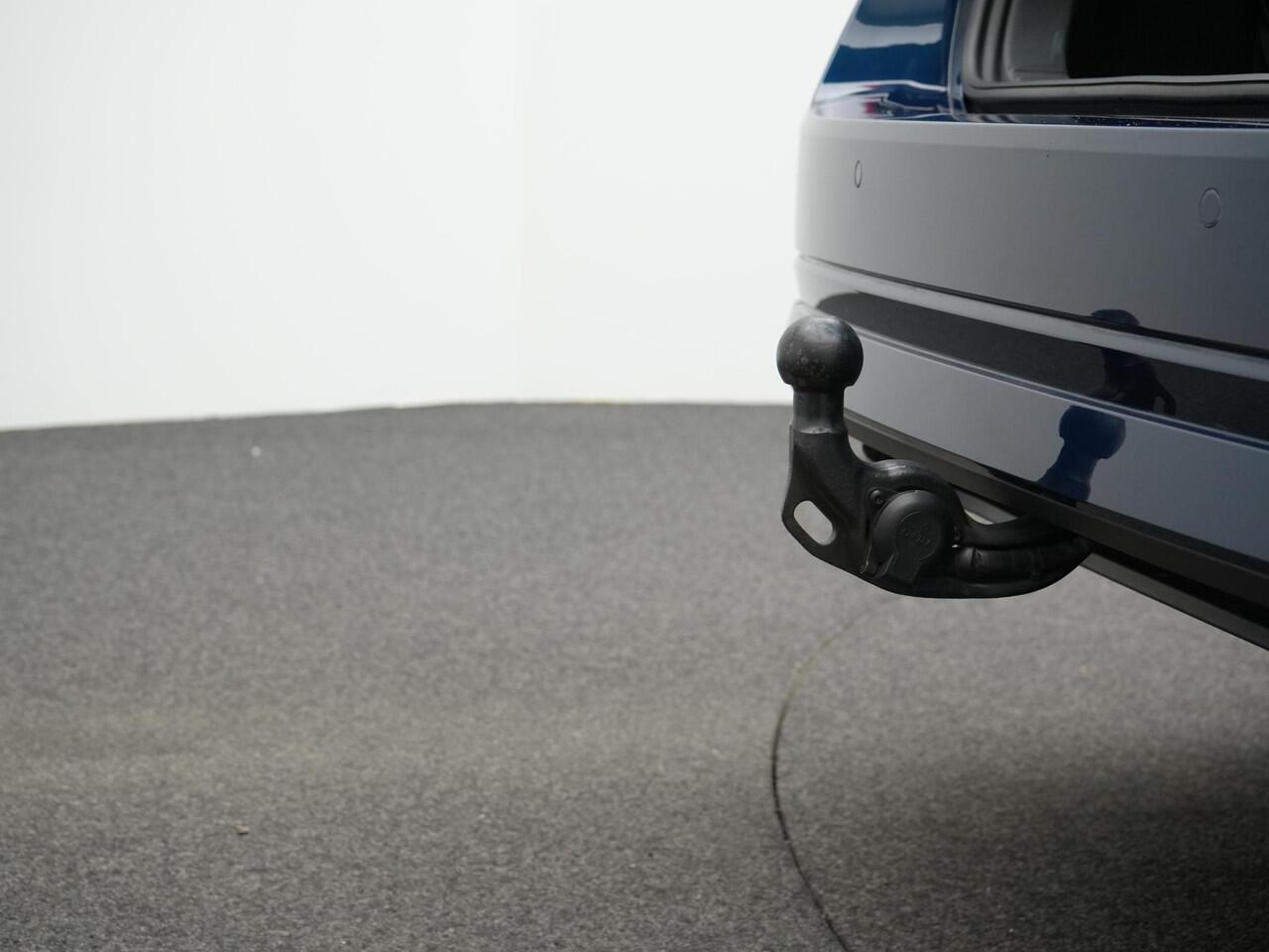 Skoda OCTAVIA Combi 1.0 e-TSI 110 pk DSG Business Edition | Trekhaak | Stoelverwarming | Navigatie | Parkeersensoren voor/achter