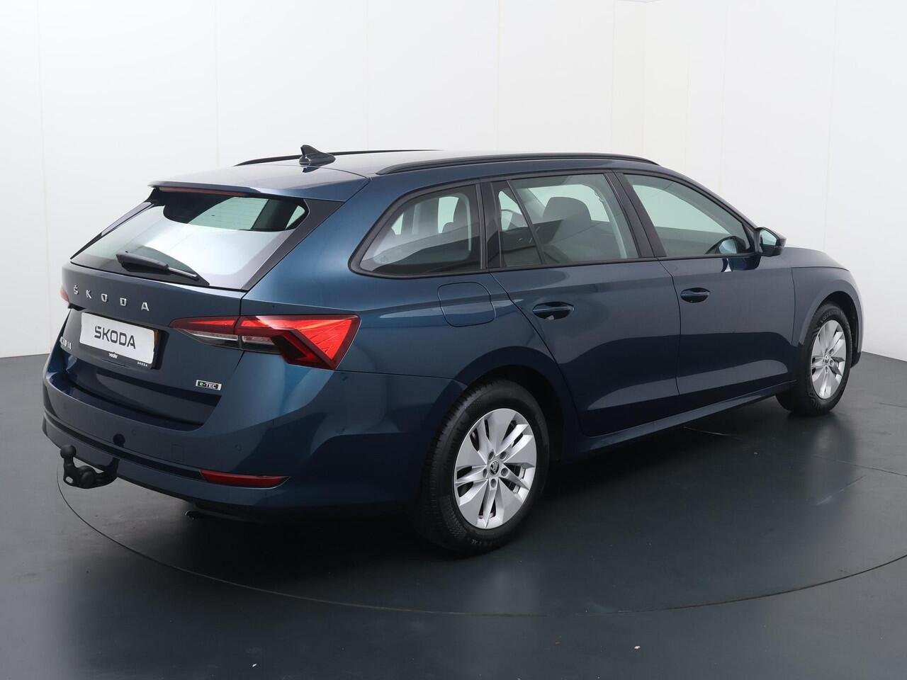 Skoda OCTAVIA Combi 1.0 e-TSI Ambition | 110 PK | Automaat | Trekhaak wegklapbaar | Navigatiesysteem |