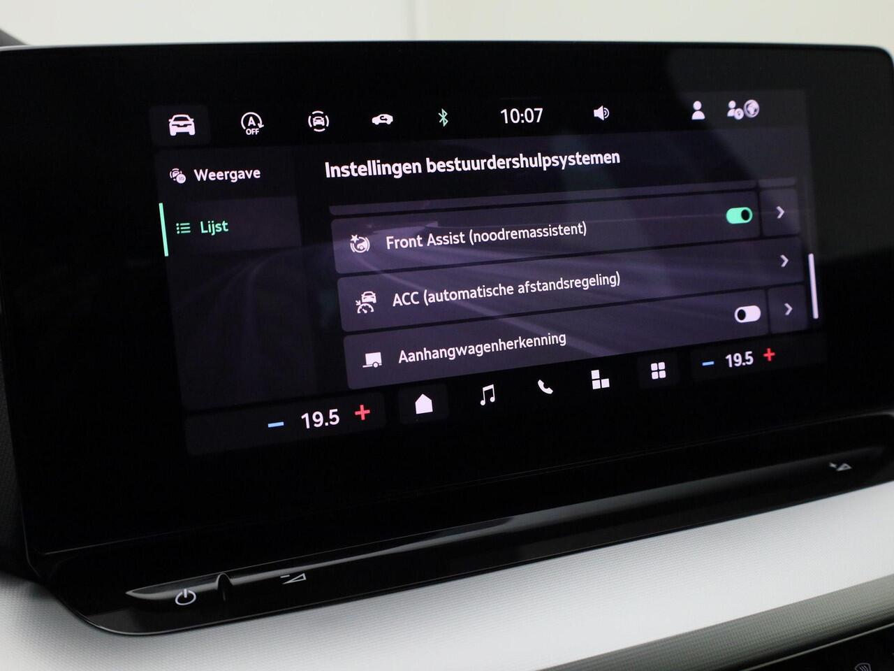 Skoda OCTAVIA Combi 1.5TSI/115PK MHEV Business Edition Plus DSG · Apple/Android Car Play · Trekhaak · Camera + Parkeersensoren · Garantie t/m 29-09-2028 of 100.000km