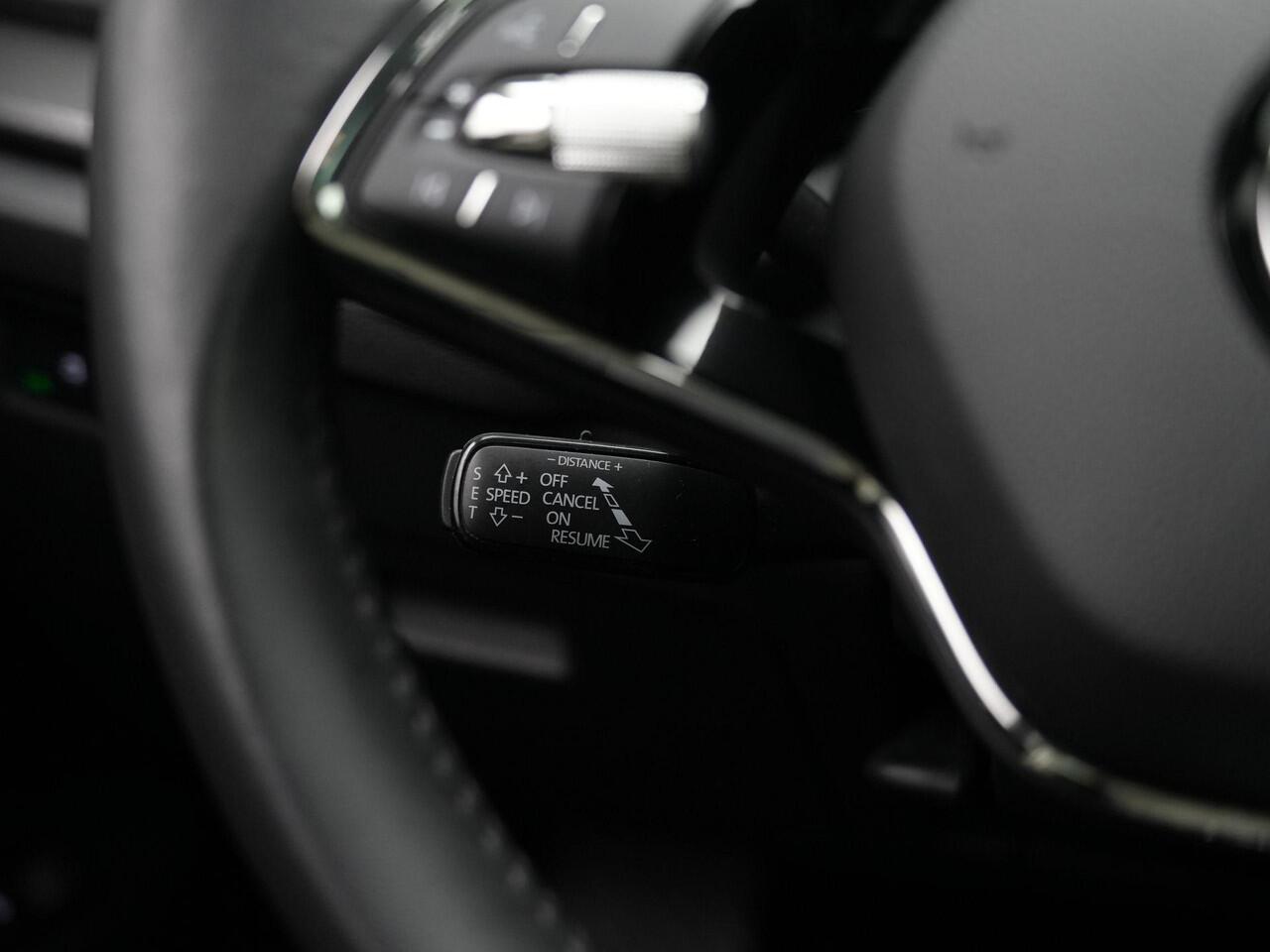 Skoda OCTAVIA Combi 1.0 e-TSI 110 pk DSG Business Edition | Trekhaak | Stoelverwarming | Navigatie | Adaptive Cruise