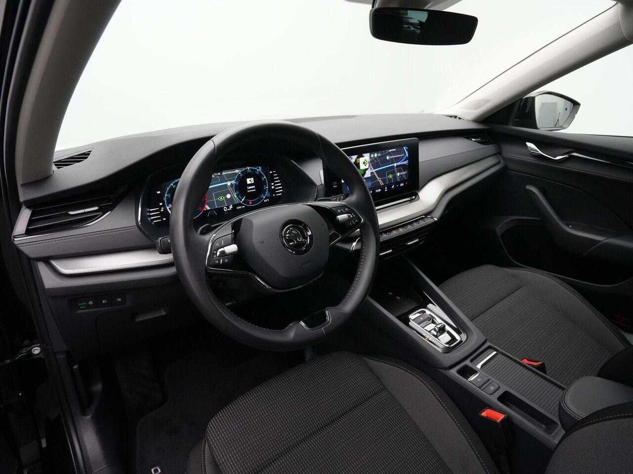 Skoda OCTAVIA Combi 1.0 e-TSI 110 pk DSG Business Edition | Trekhaak | Stoelverwarming | Navigatie | Adaptive Cruise