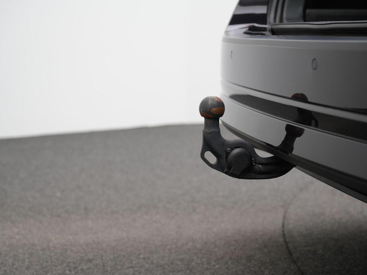 Skoda OCTAVIA Combi 1.0 e-TSI 110 pk DSG Business Edition | Trekhaak | Stoelverwarming | Navigatie | Adaptive Cruise